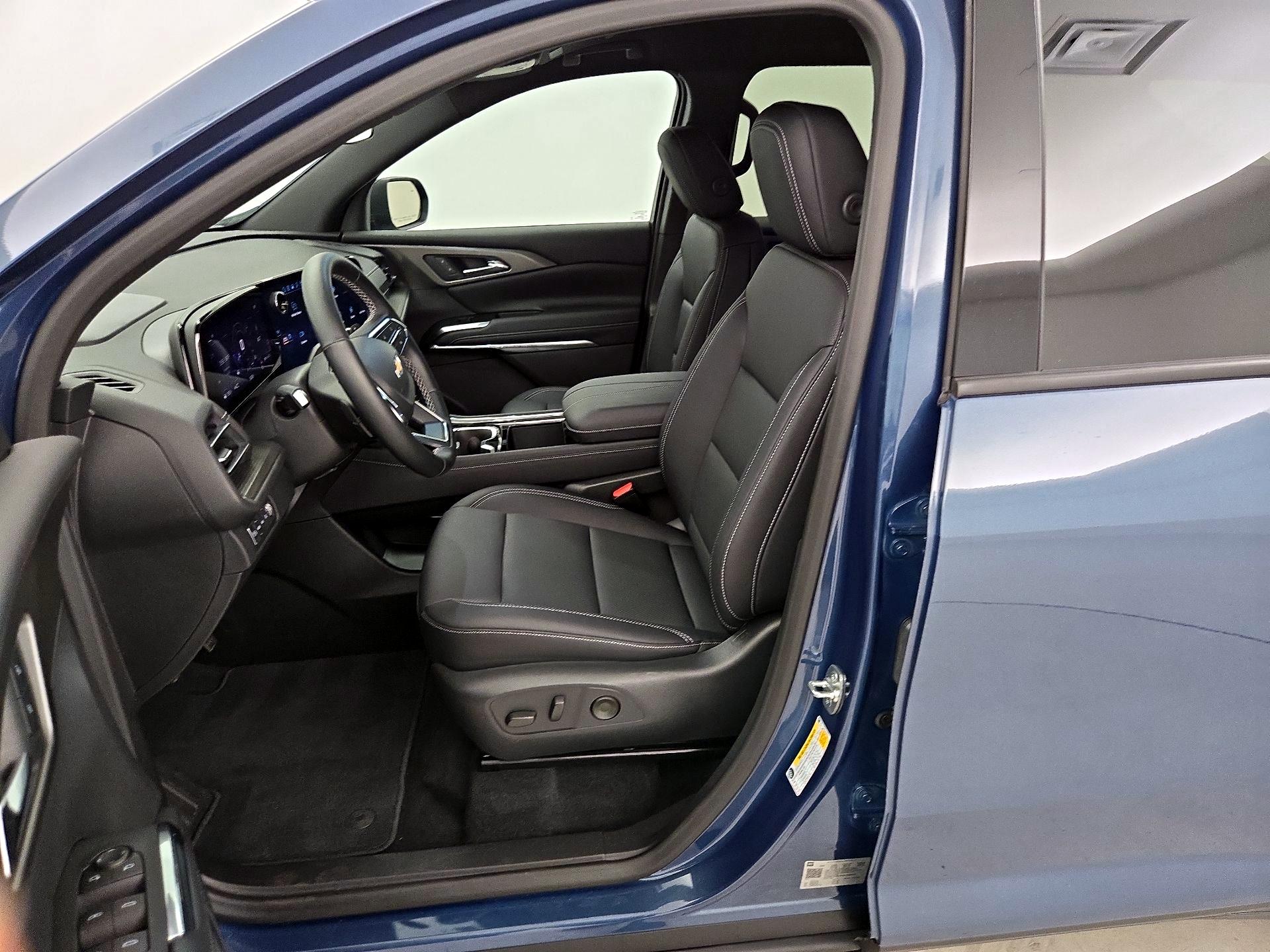 Thumbnail: 2025 Chevrolet Traverse - 11