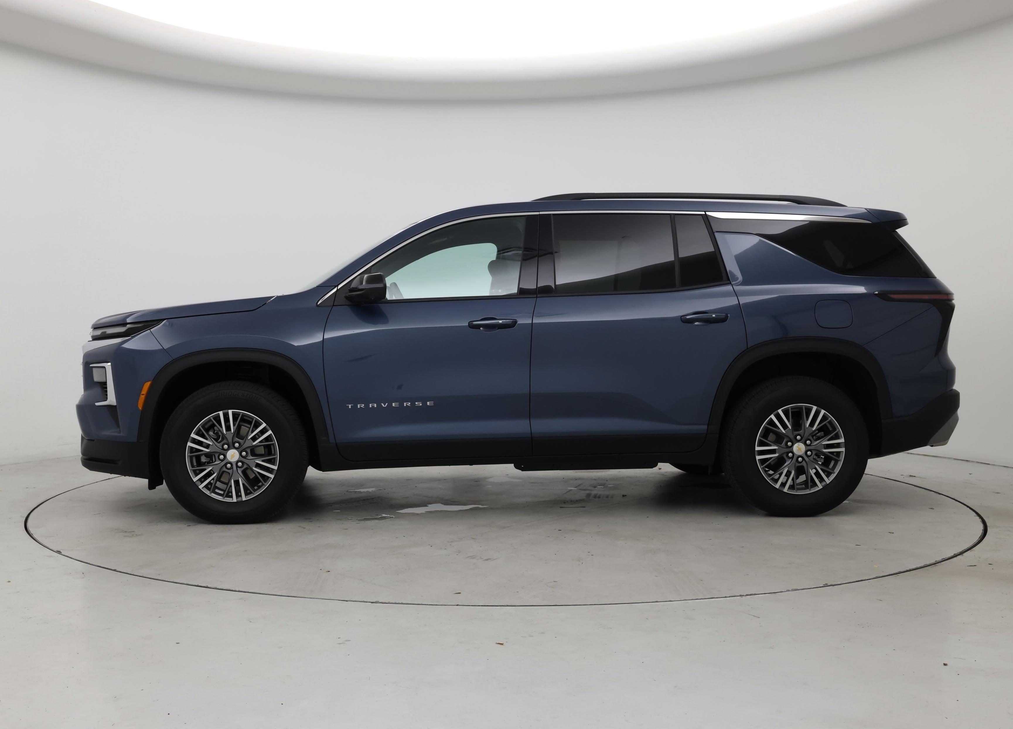 Thumbnail: 2025 Chevrolet Traverse - 3