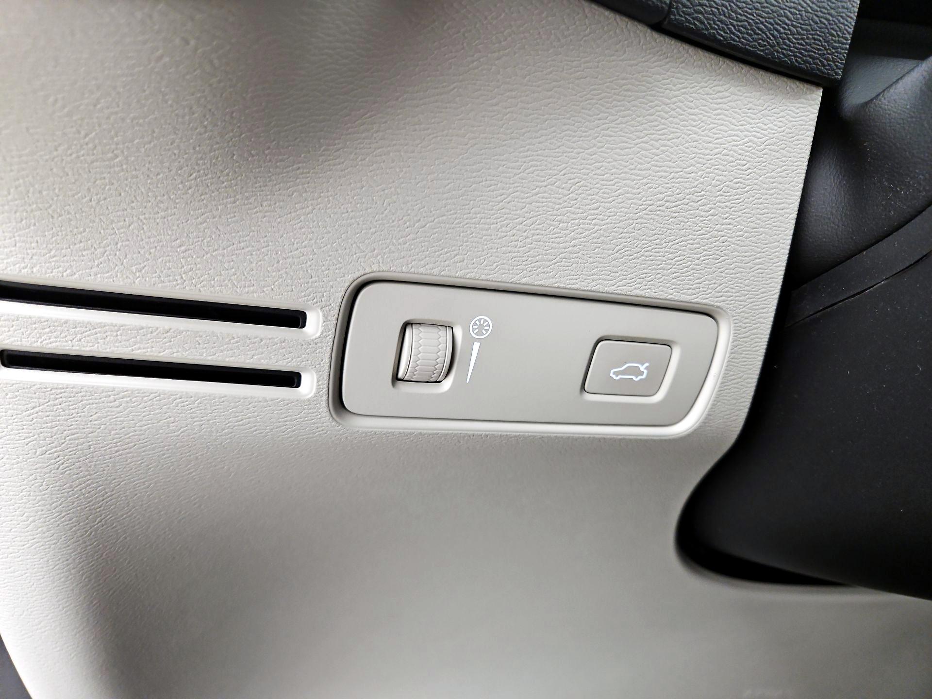 Thumbnail: 2021 Volvo XC40 - 13