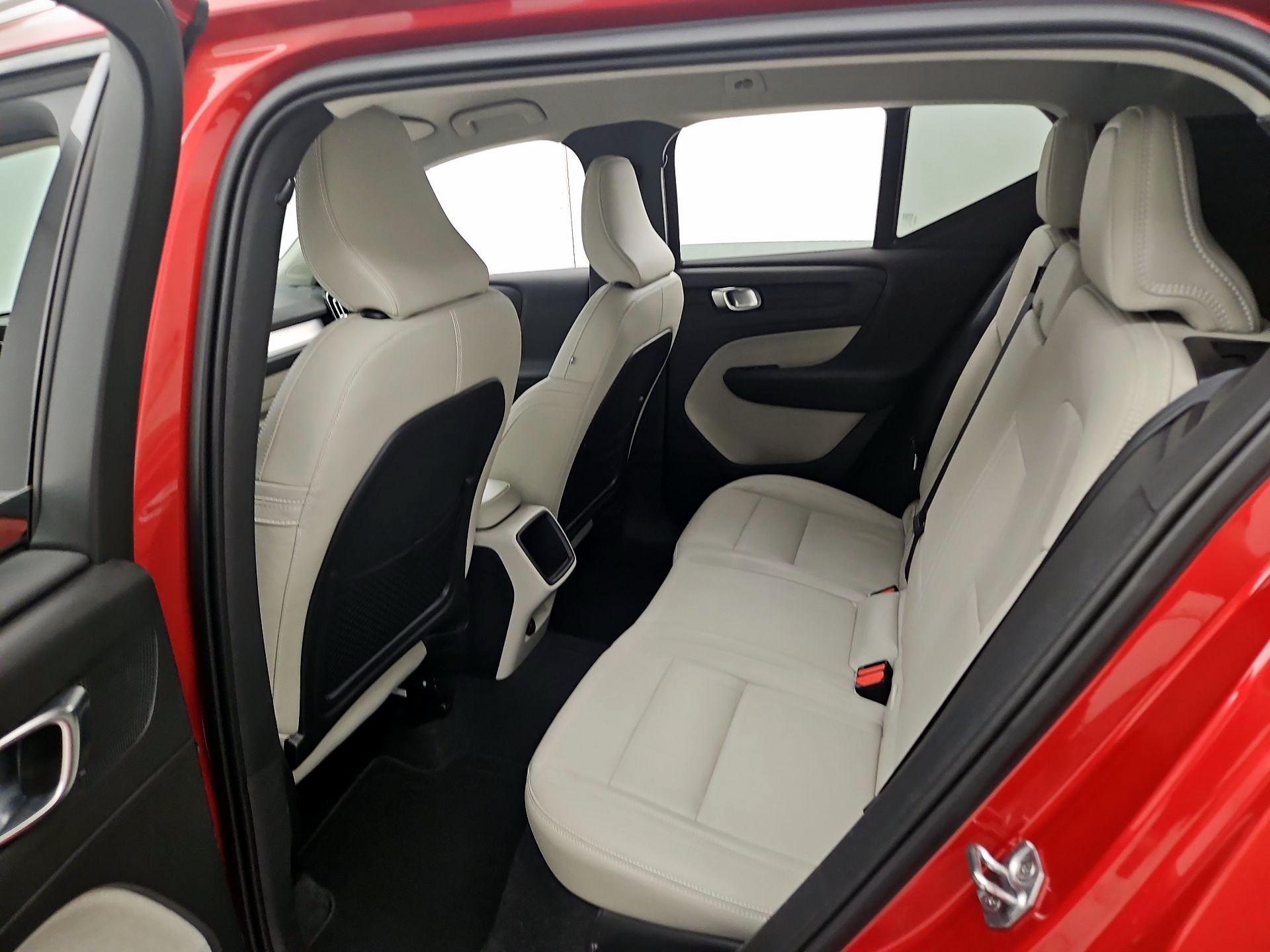 Thumbnail: 2021 Volvo XC40 - 19