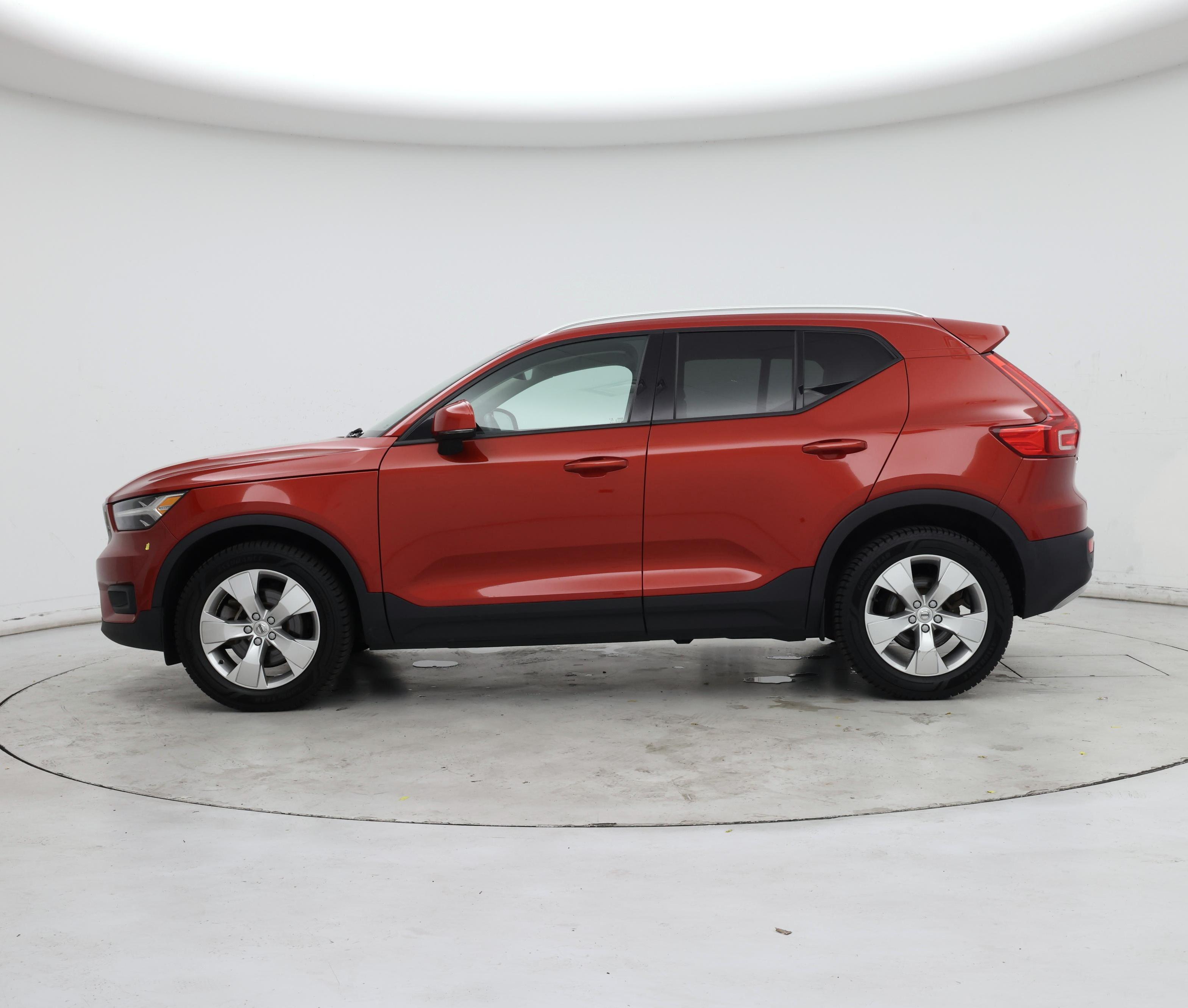 Thumbnail: 2021 Volvo XC40 - 3