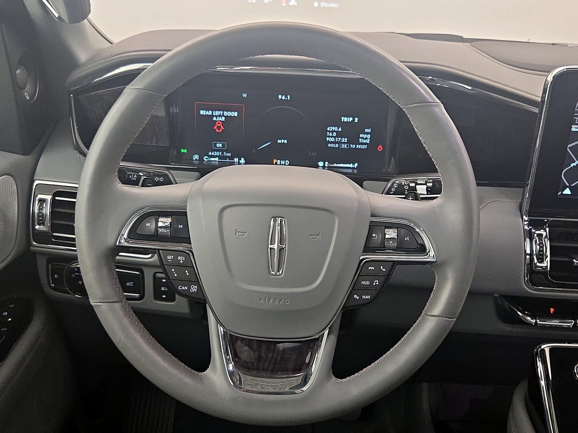 Thumbnail: 2018 Lincoln Navigator L - 10
