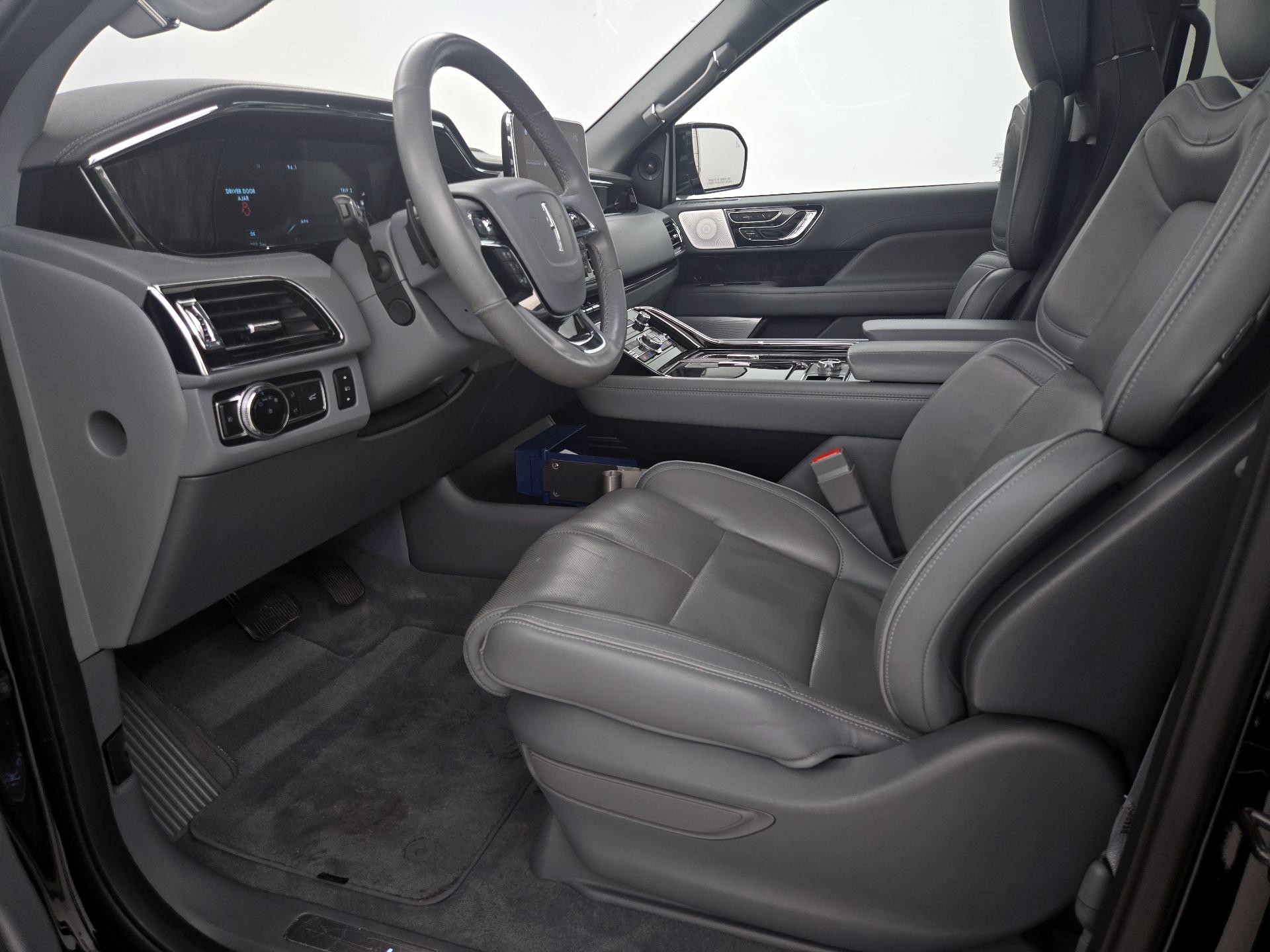 Thumbnail: 2018 Lincoln Navigator L - 11