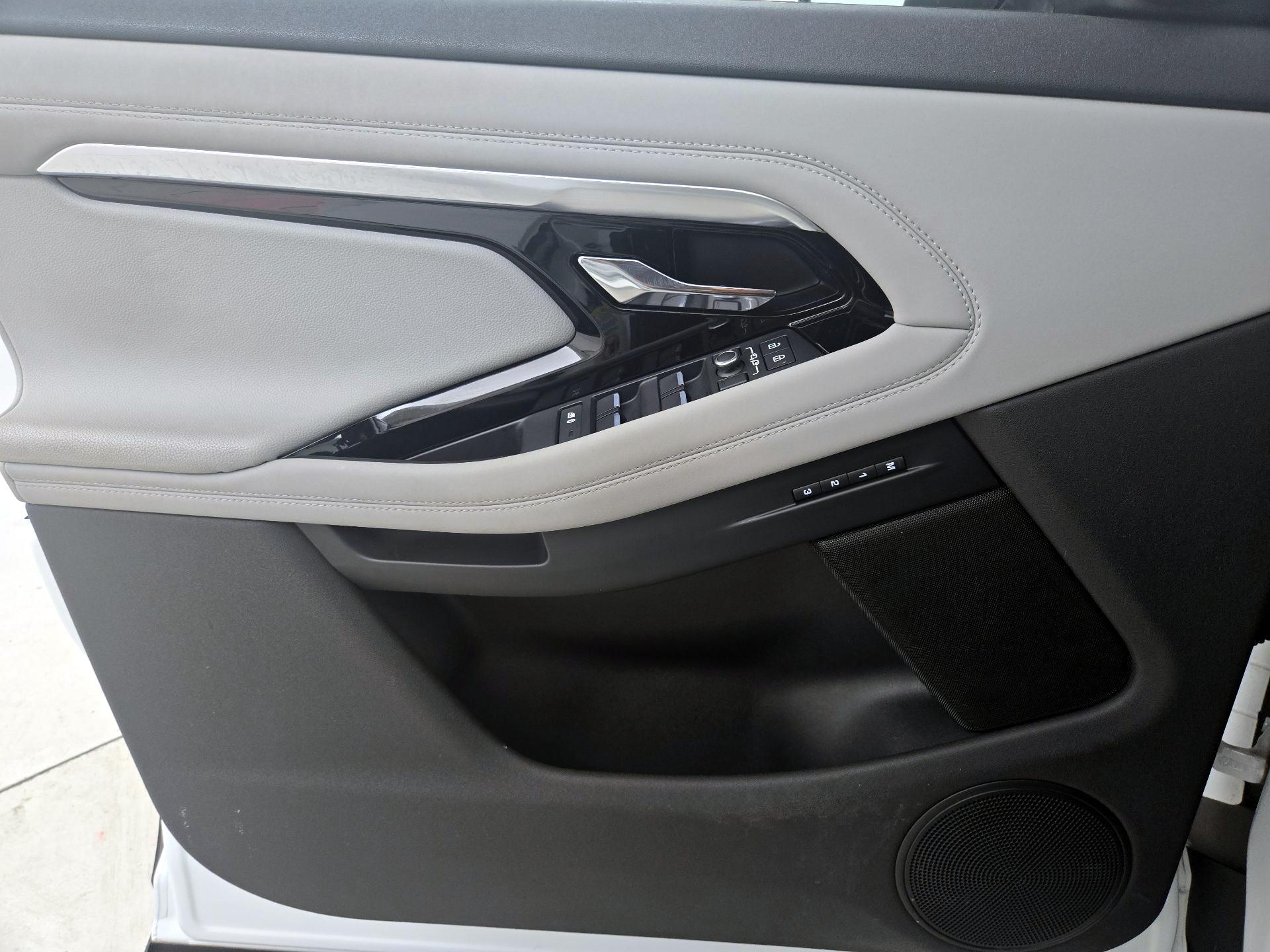 Thumbnail: 2022 Land Rover Range Rover Evoque - 12