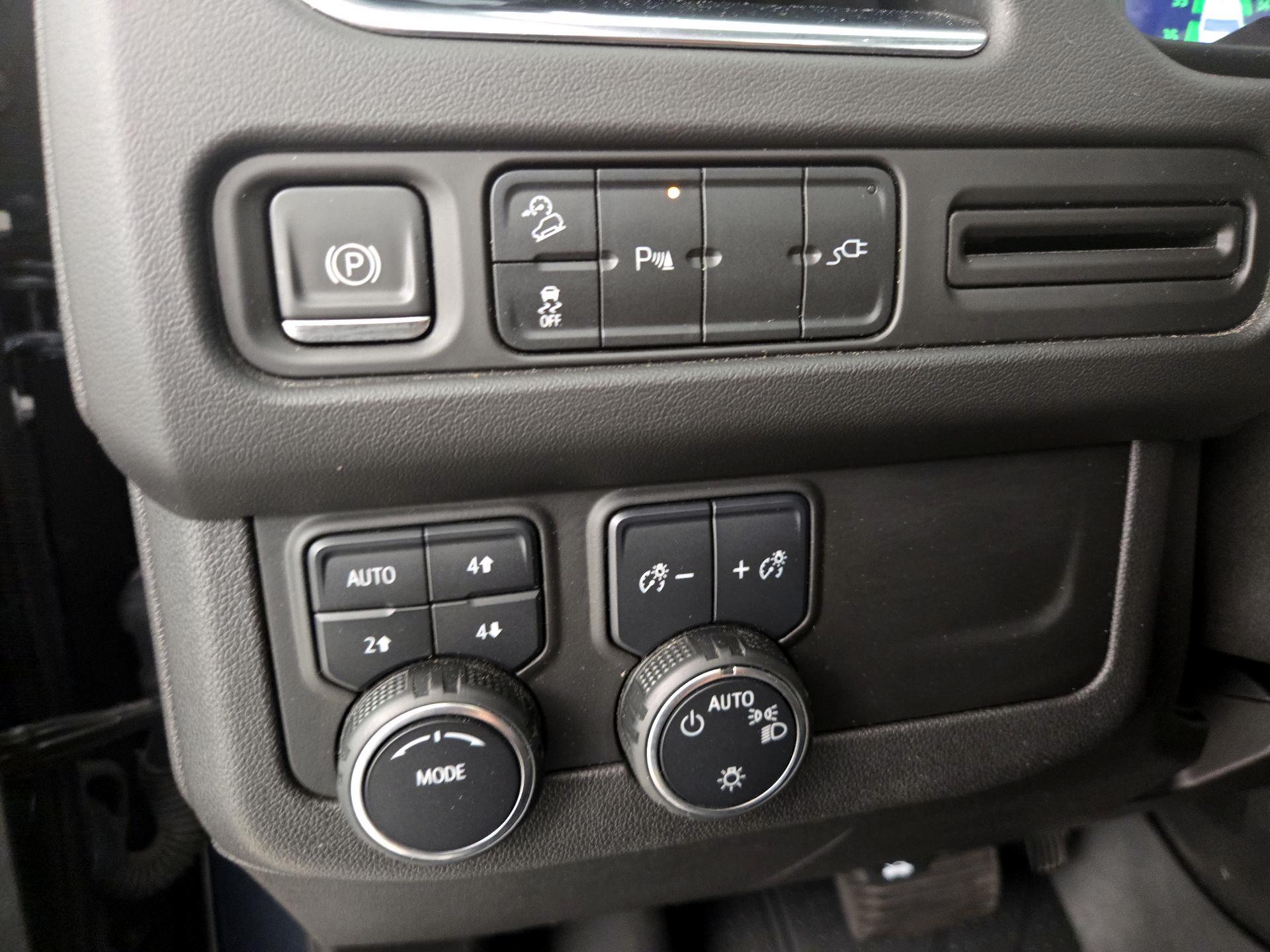 Thumbnail: 2021 Chevrolet Tahoe - 13