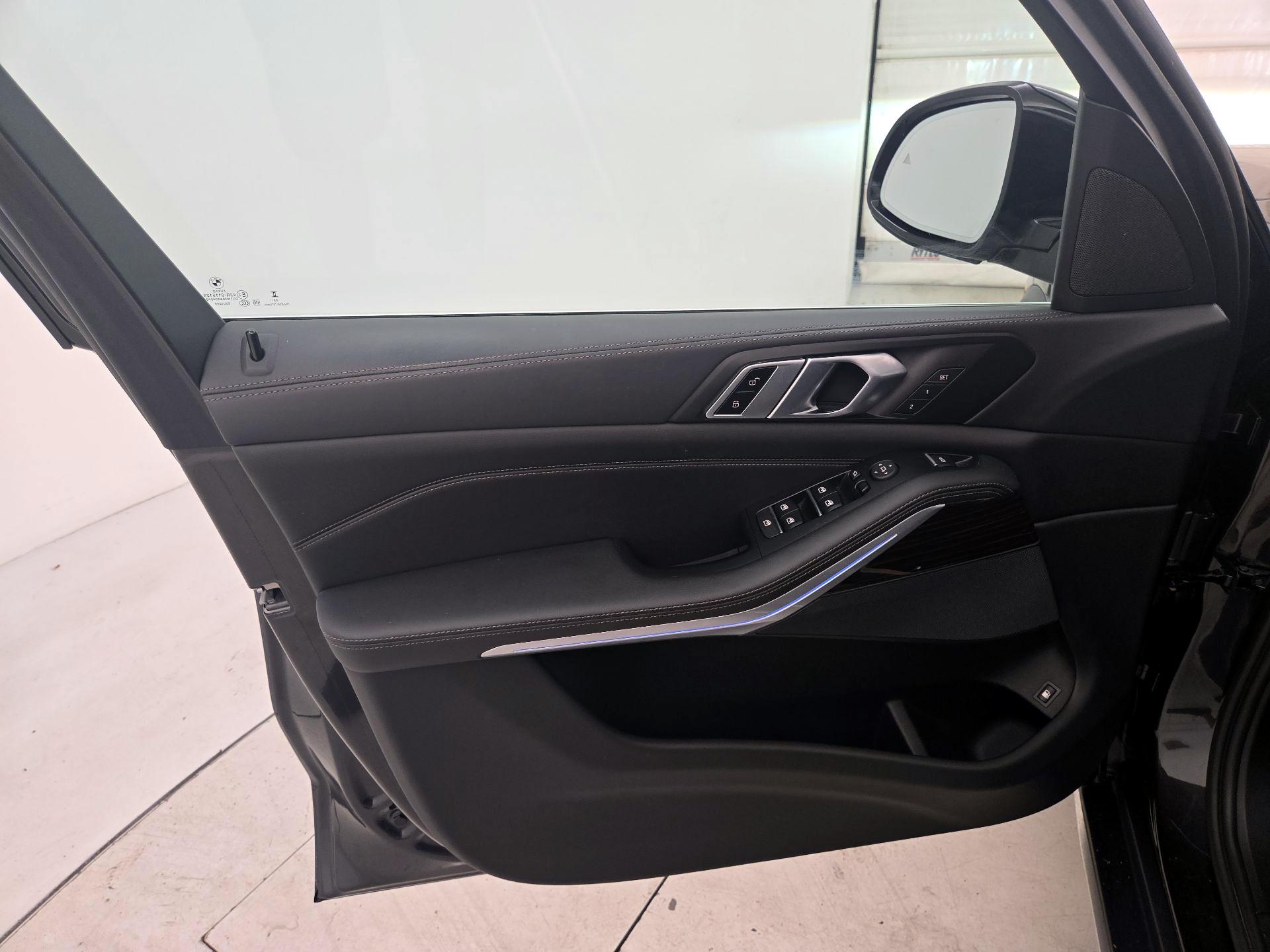 Thumbnail: 2023 BMW X5 - 12