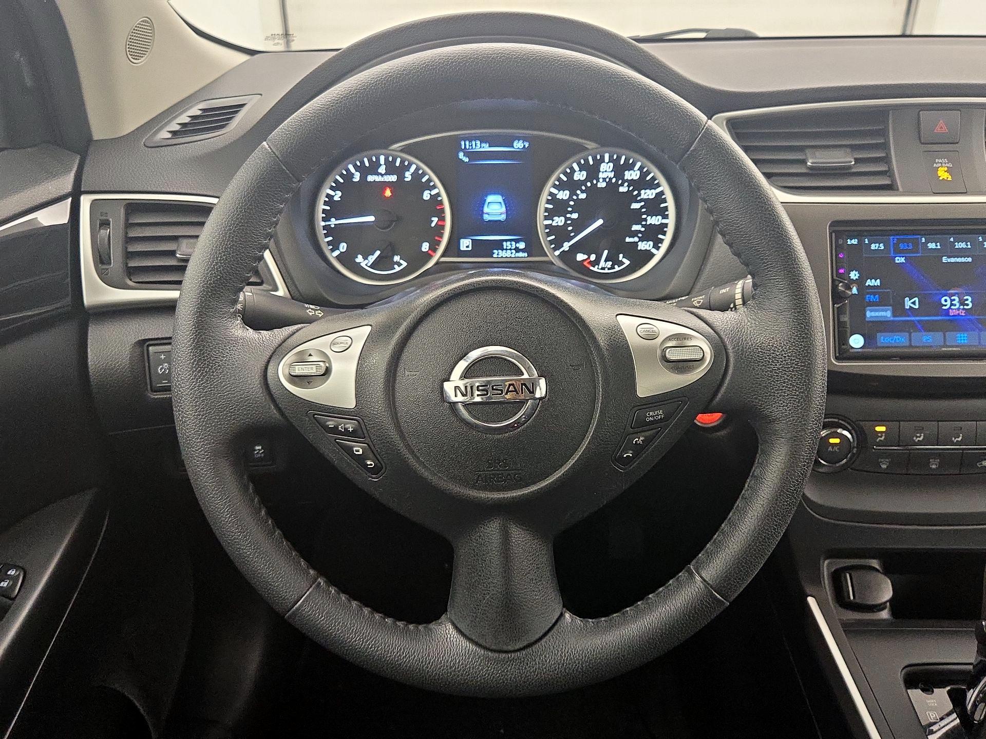 Thumbnail: 2016 Nissan Sentra - 10