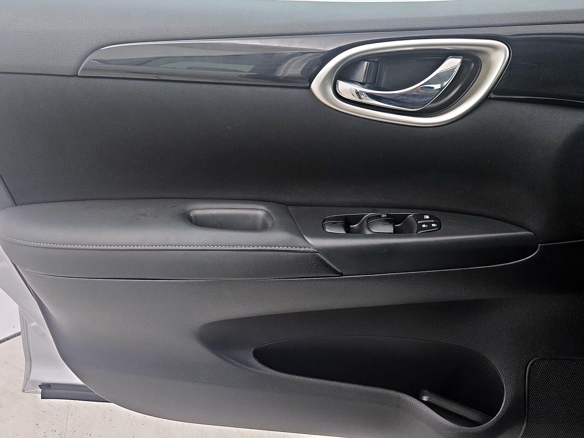 Thumbnail: 2016 Nissan Sentra - 12