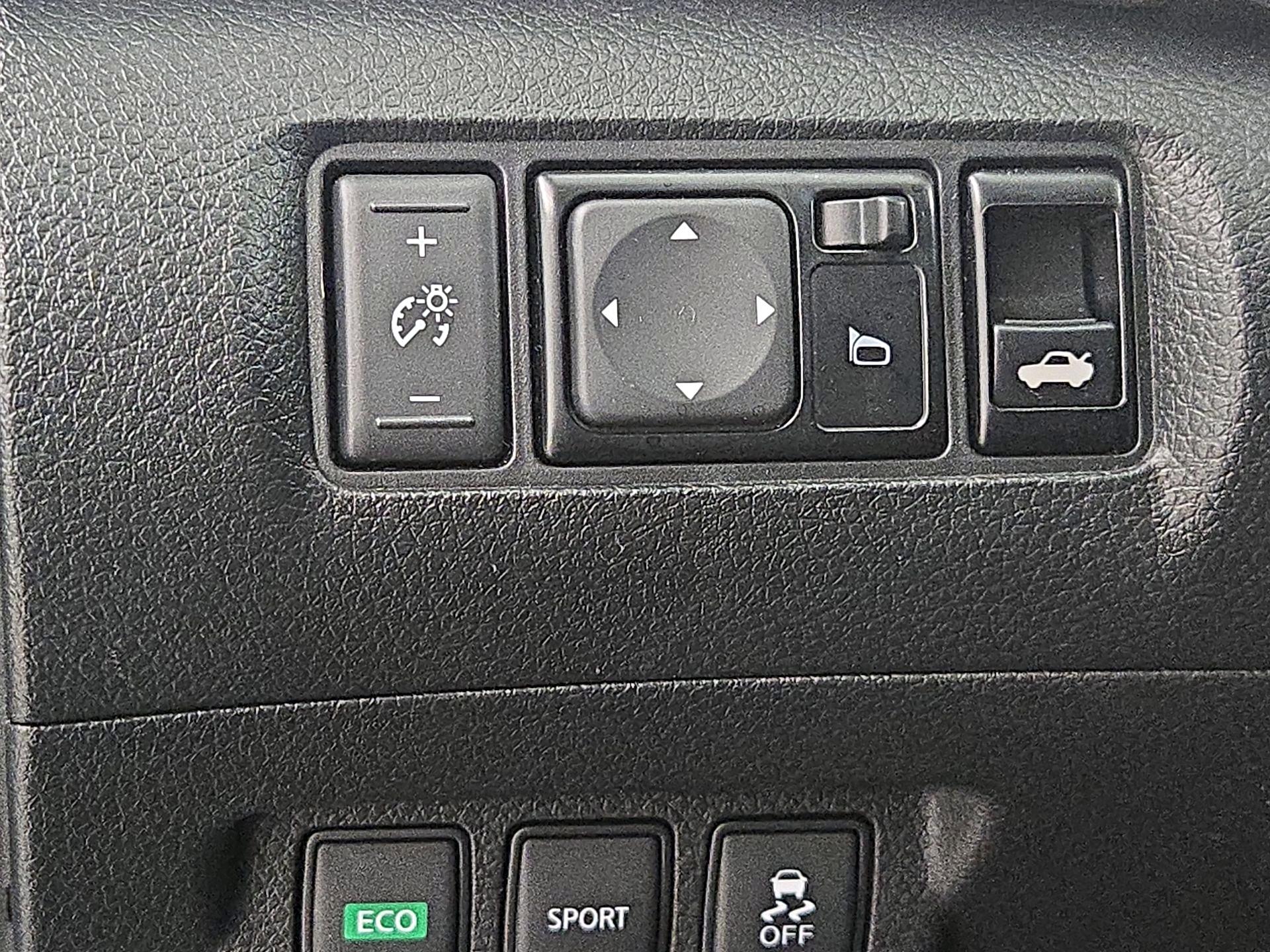 Thumbnail: 2016 Nissan Sentra - 13