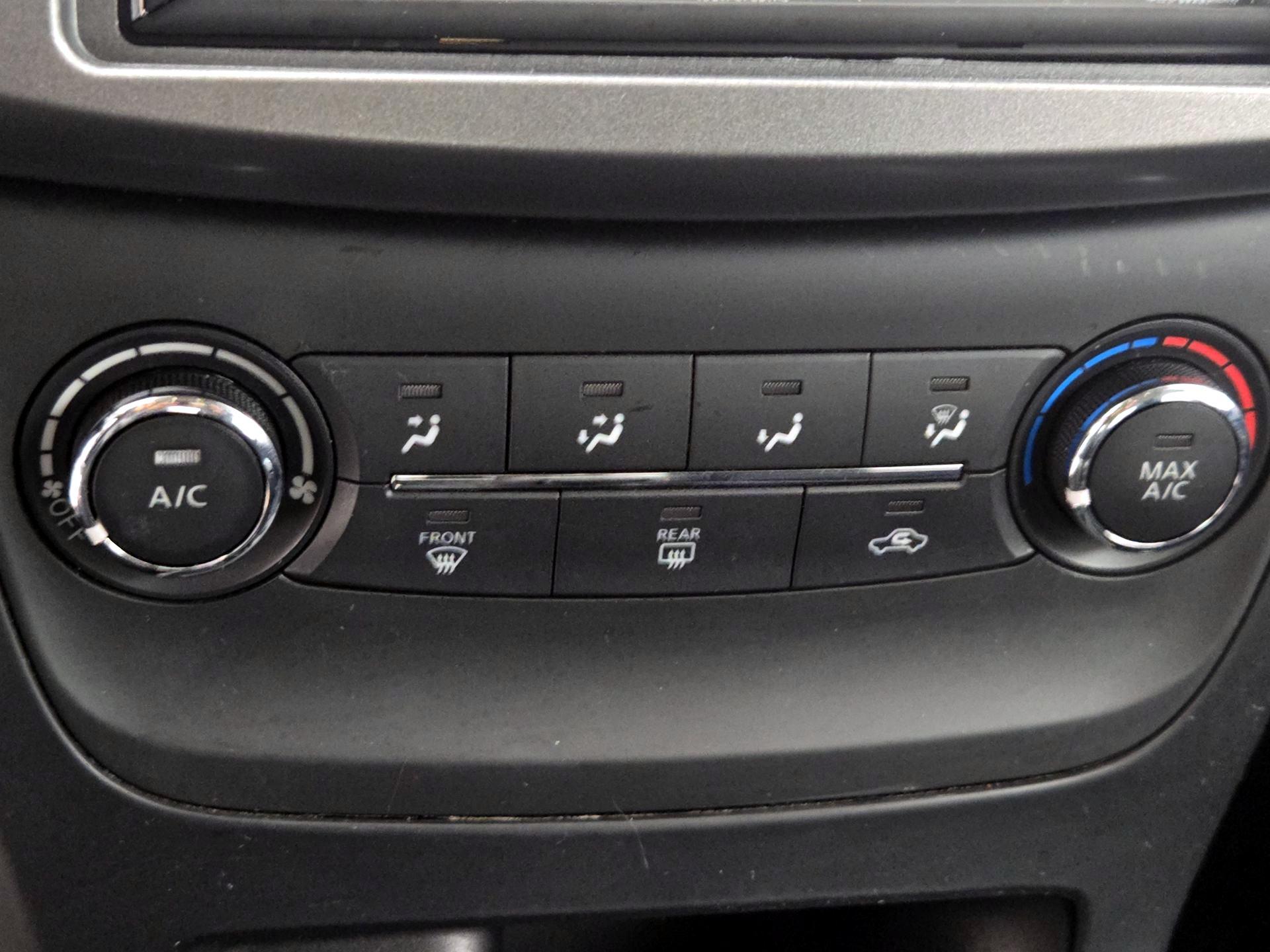 Thumbnail: 2016 Nissan Sentra - 15