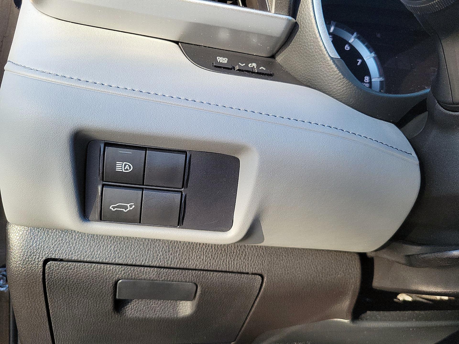 Thumbnail: 2021 Toyota Highlander - 11