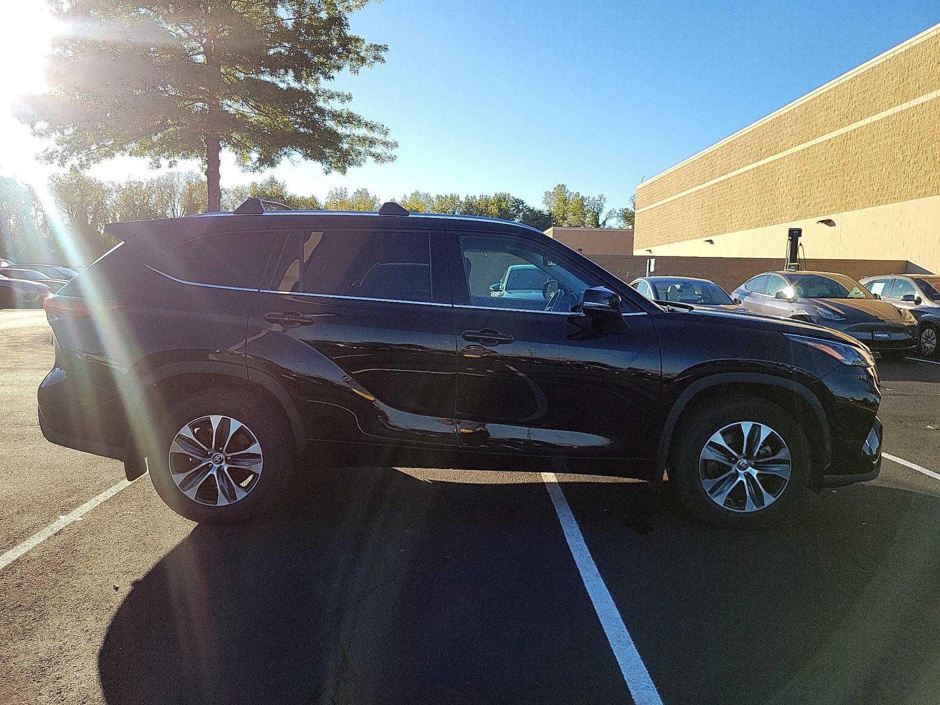 Thumbnail: 2021 Toyota Highlander - 4