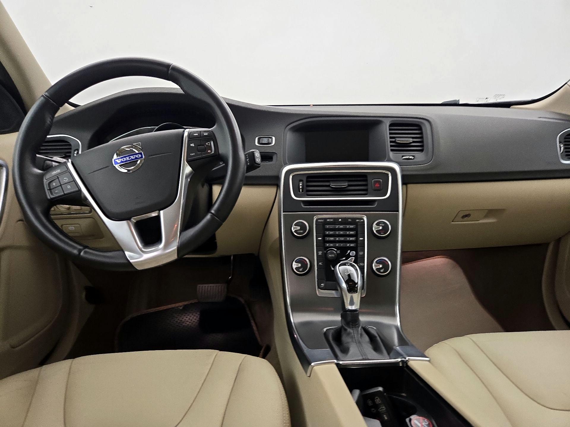 Thumbnail: 2015 Volvo V60 - 9