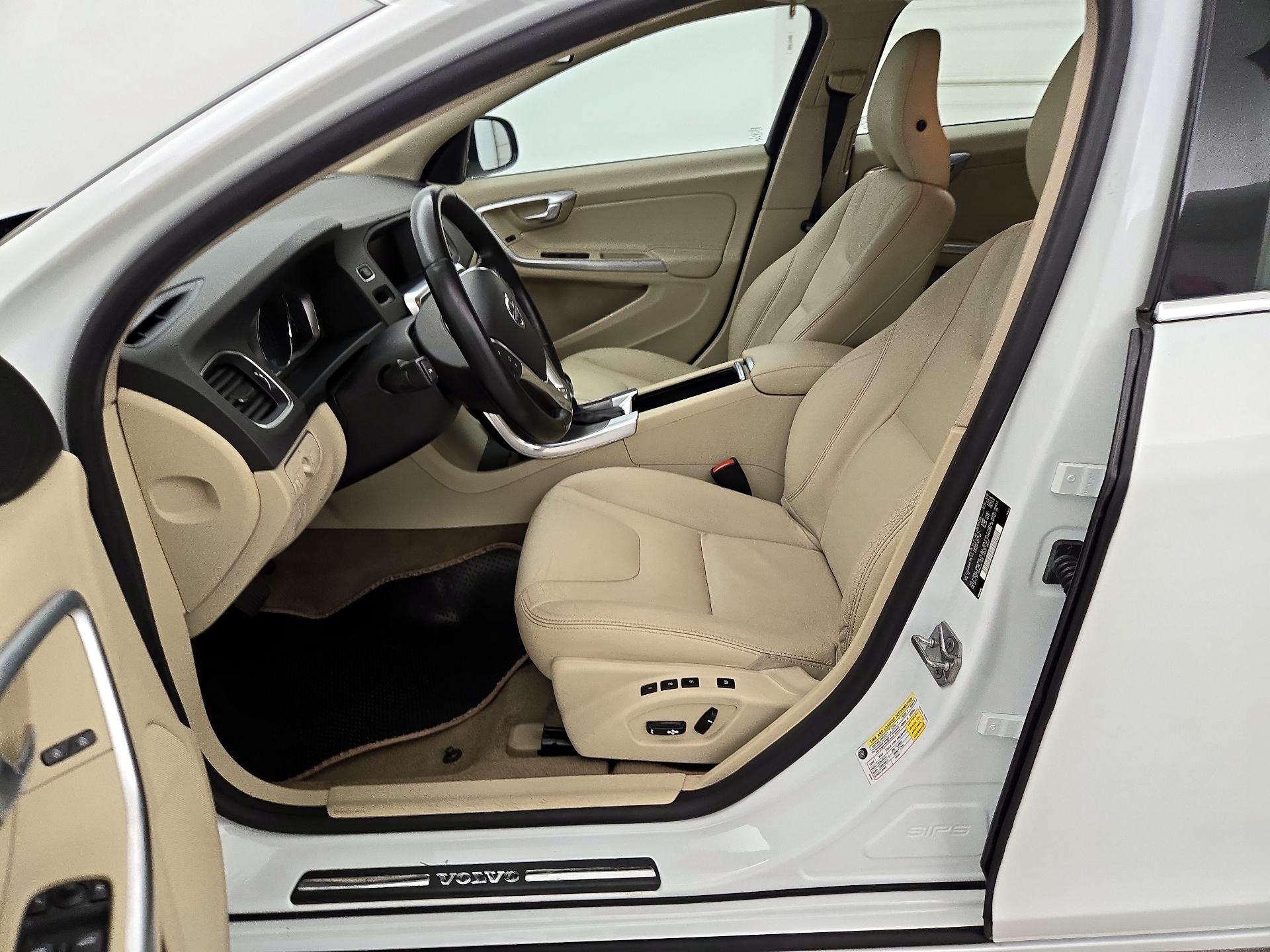 Thumbnail: 2015 Volvo V60 - 11