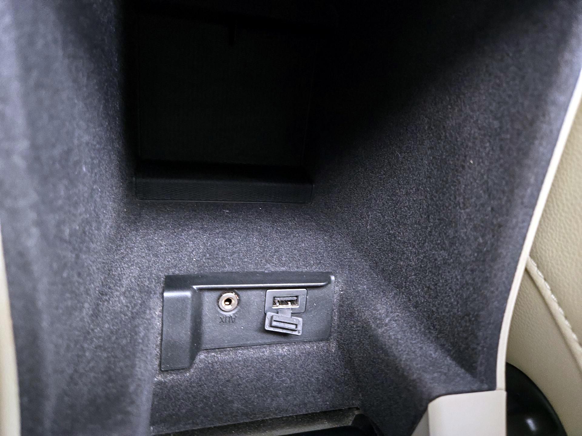 Thumbnail: 2015 Volvo V60 - 17