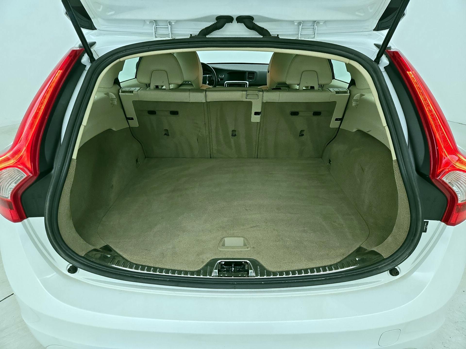 Thumbnail: 2015 Volvo V60 - 20