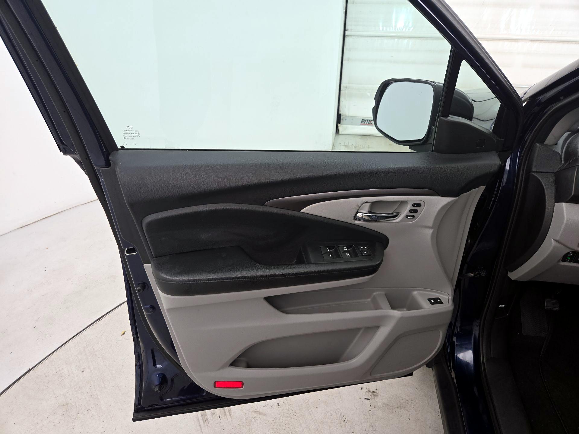 Thumbnail: 2019 Honda Pilot - 12