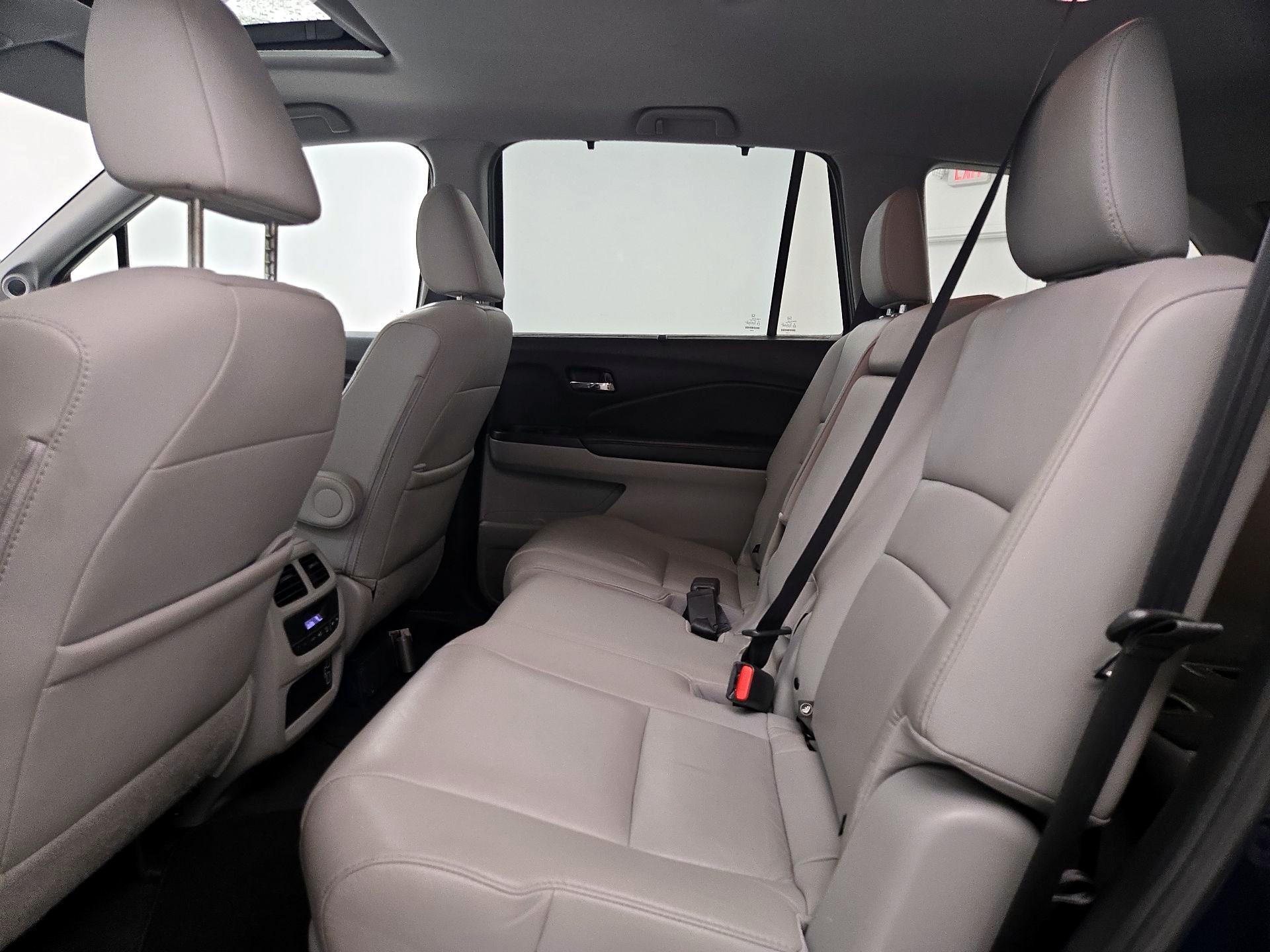 Thumbnail: 2019 Honda Pilot - 20