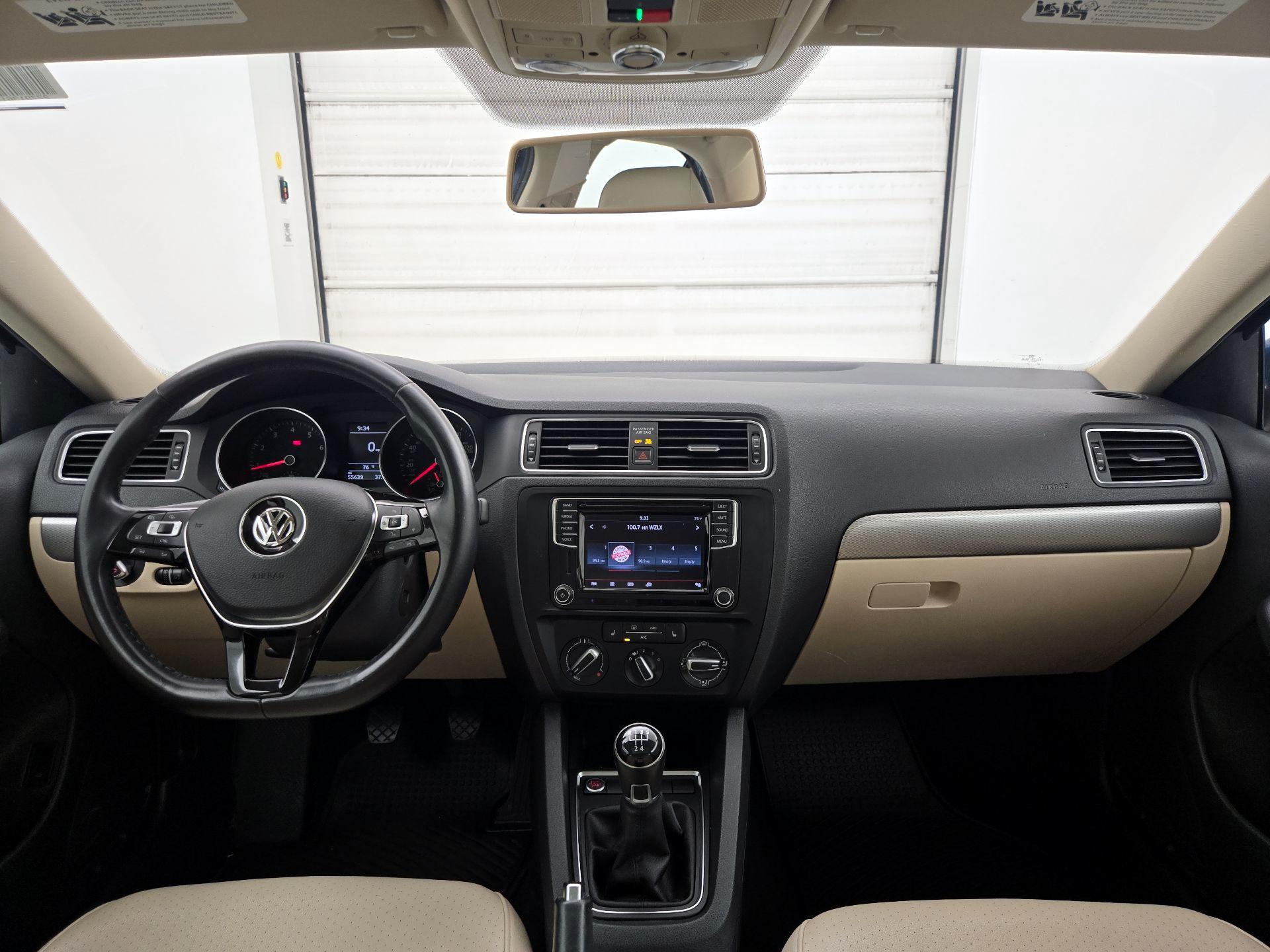 Thumbnail: 2017 Volkswagen Jetta - 9