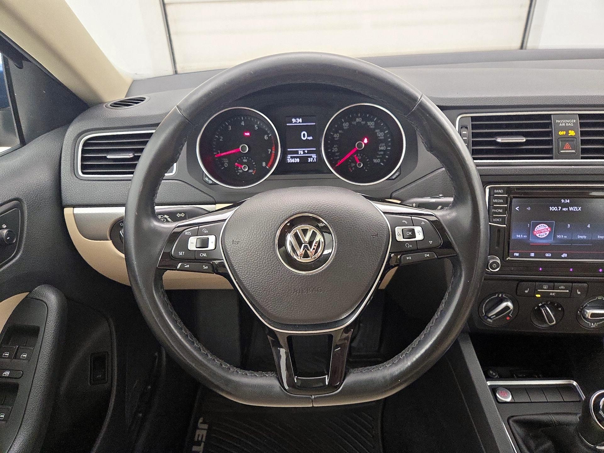 Thumbnail: 2017 Volkswagen Jetta - 10