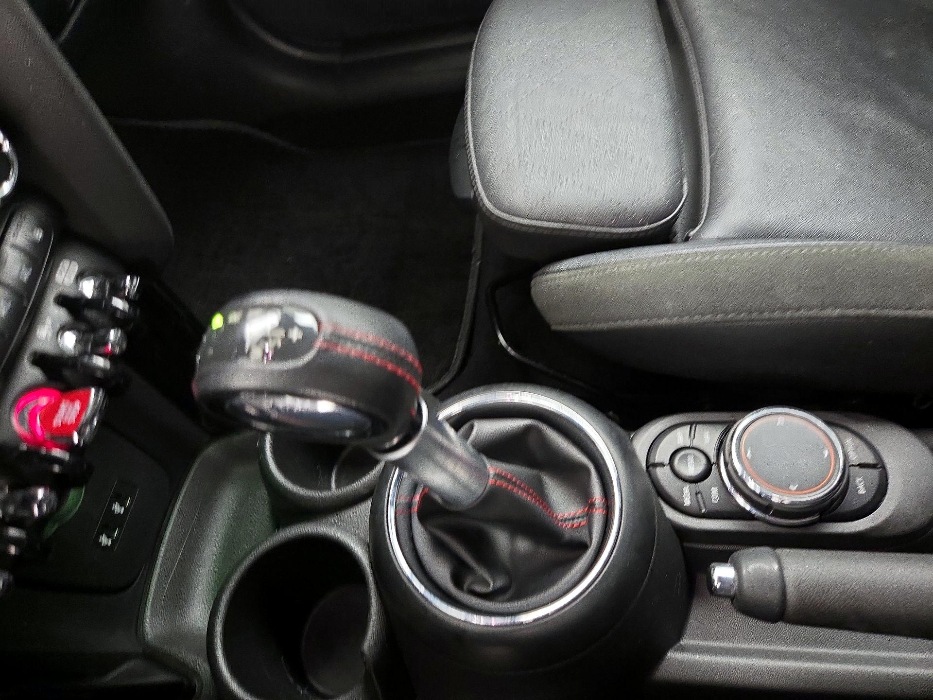Thumbnail: 2019 MINI Cooper - 18