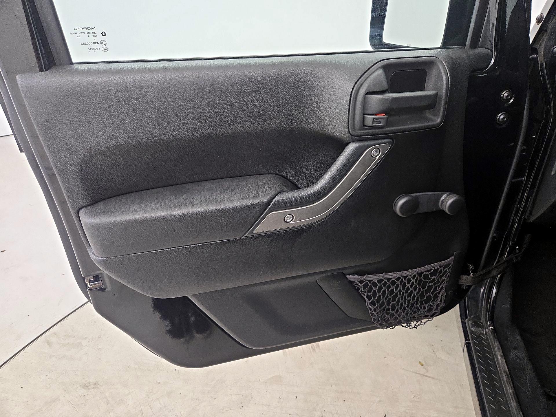 Thumbnail: 2014 Jeep Wrangler - 12