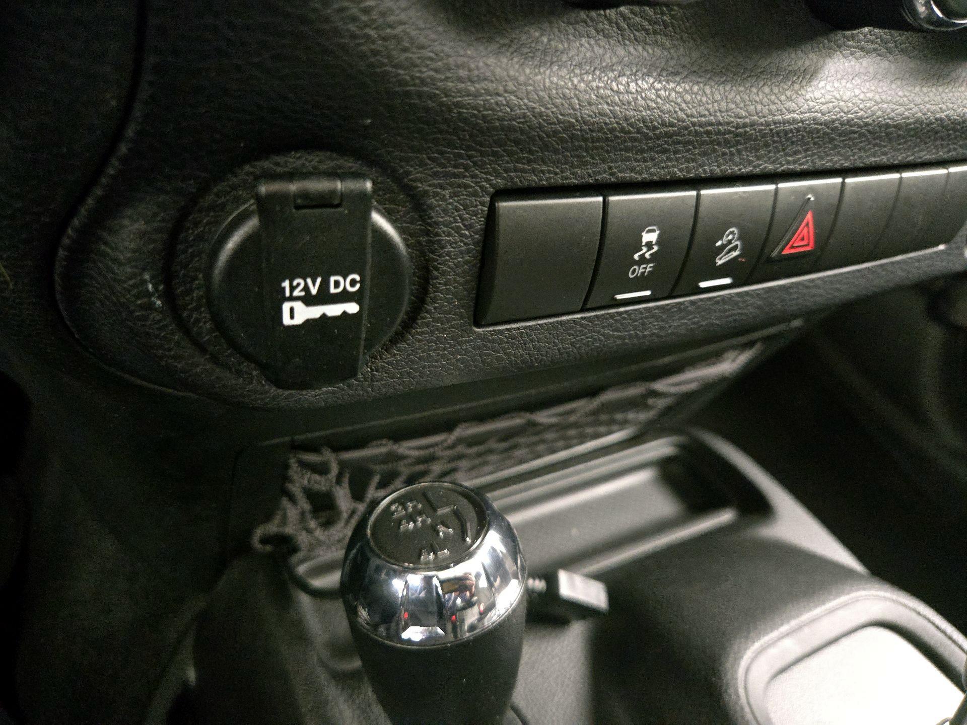 Thumbnail: 2014 Jeep Wrangler - 16