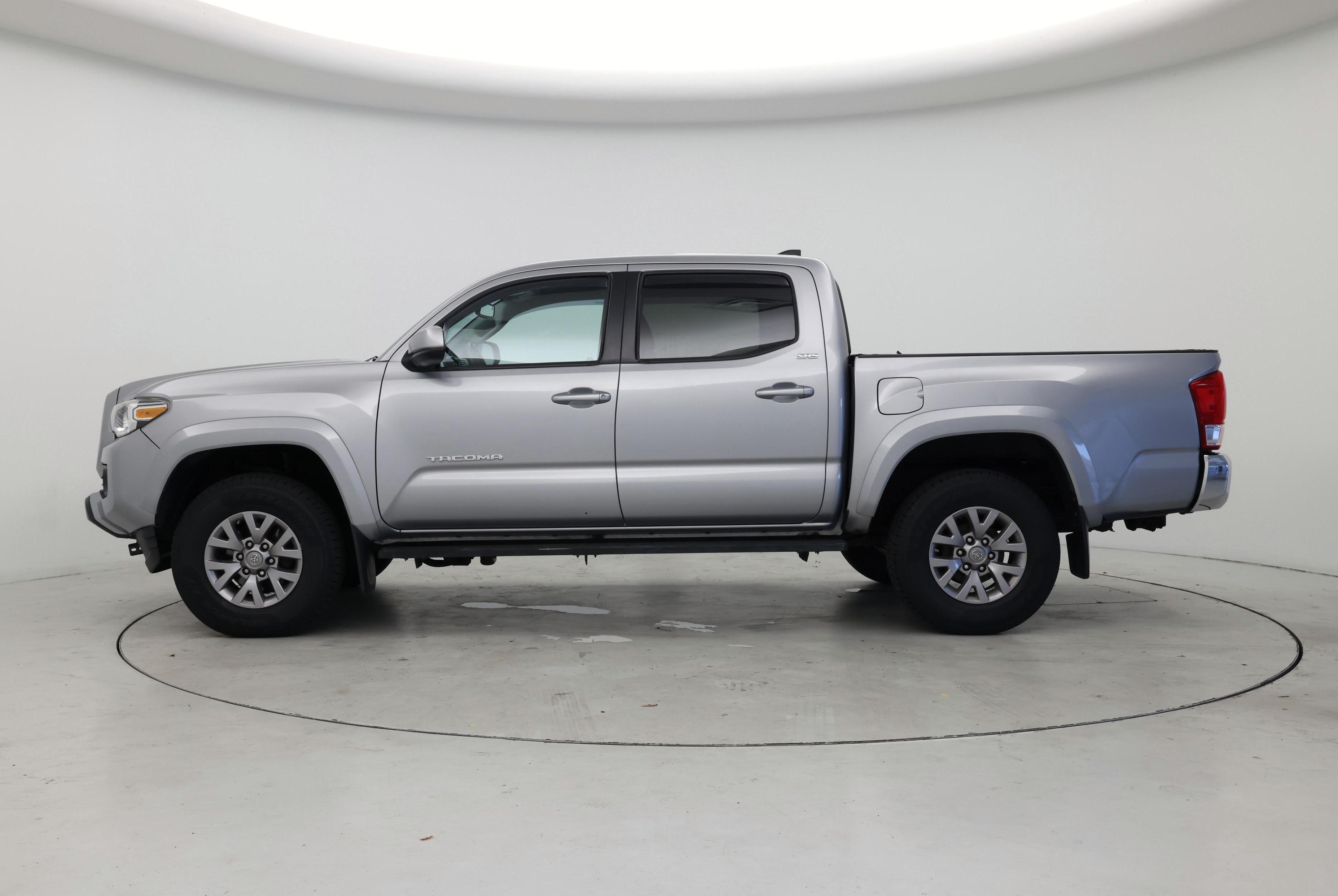 Thumbnail: 2017 Toyota Tacoma - 3