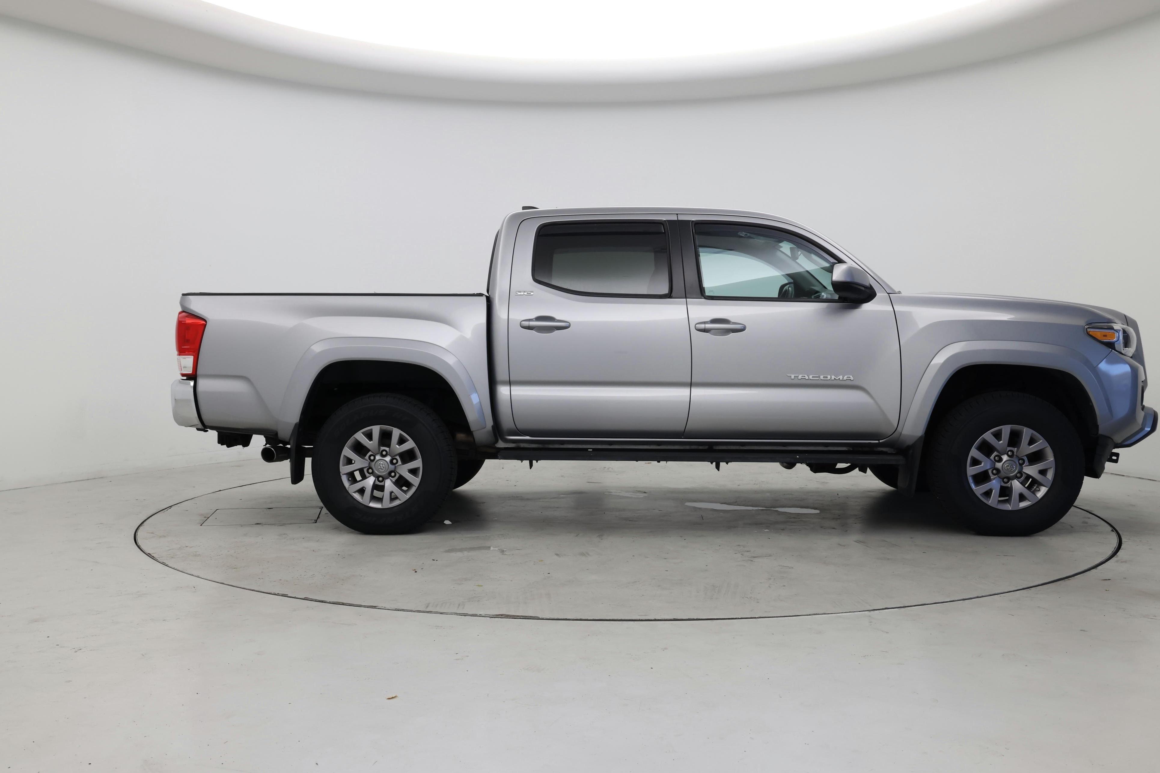 Thumbnail: 2017 Toyota Tacoma - 7