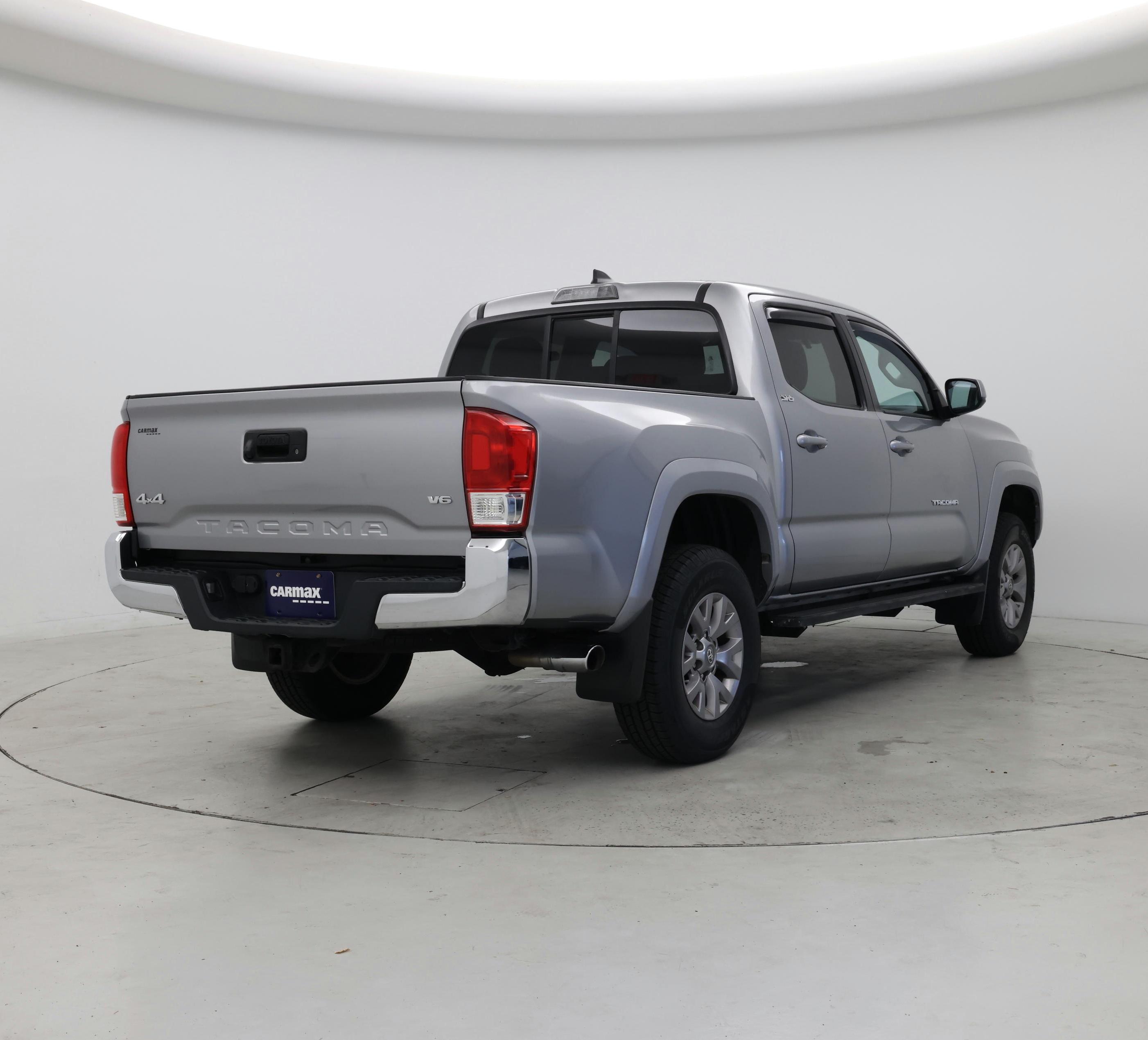 Thumbnail: 2017 Toyota Tacoma - 8