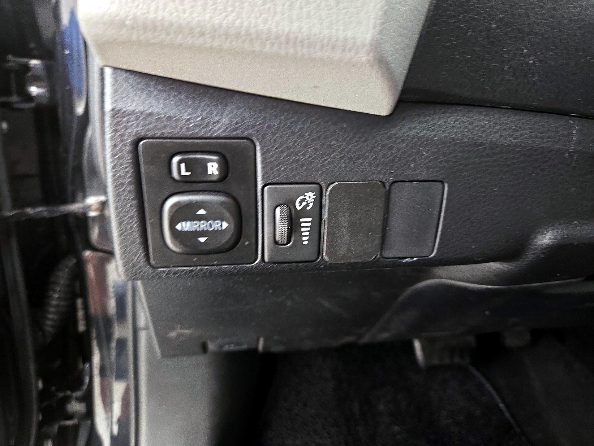 Thumbnail: 2014 Toyota Corolla - 13