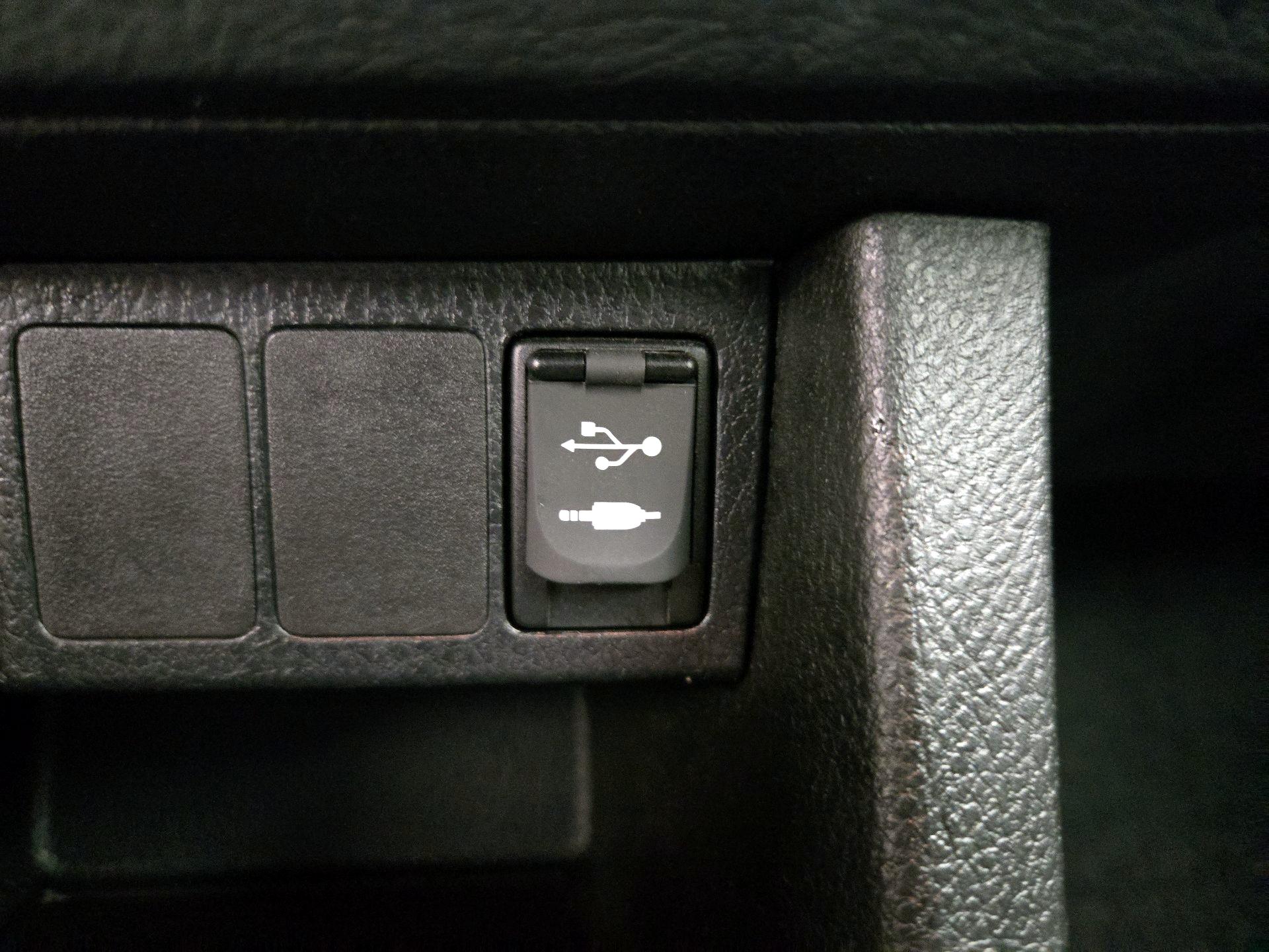 Thumbnail: 2014 Toyota Corolla - 18
