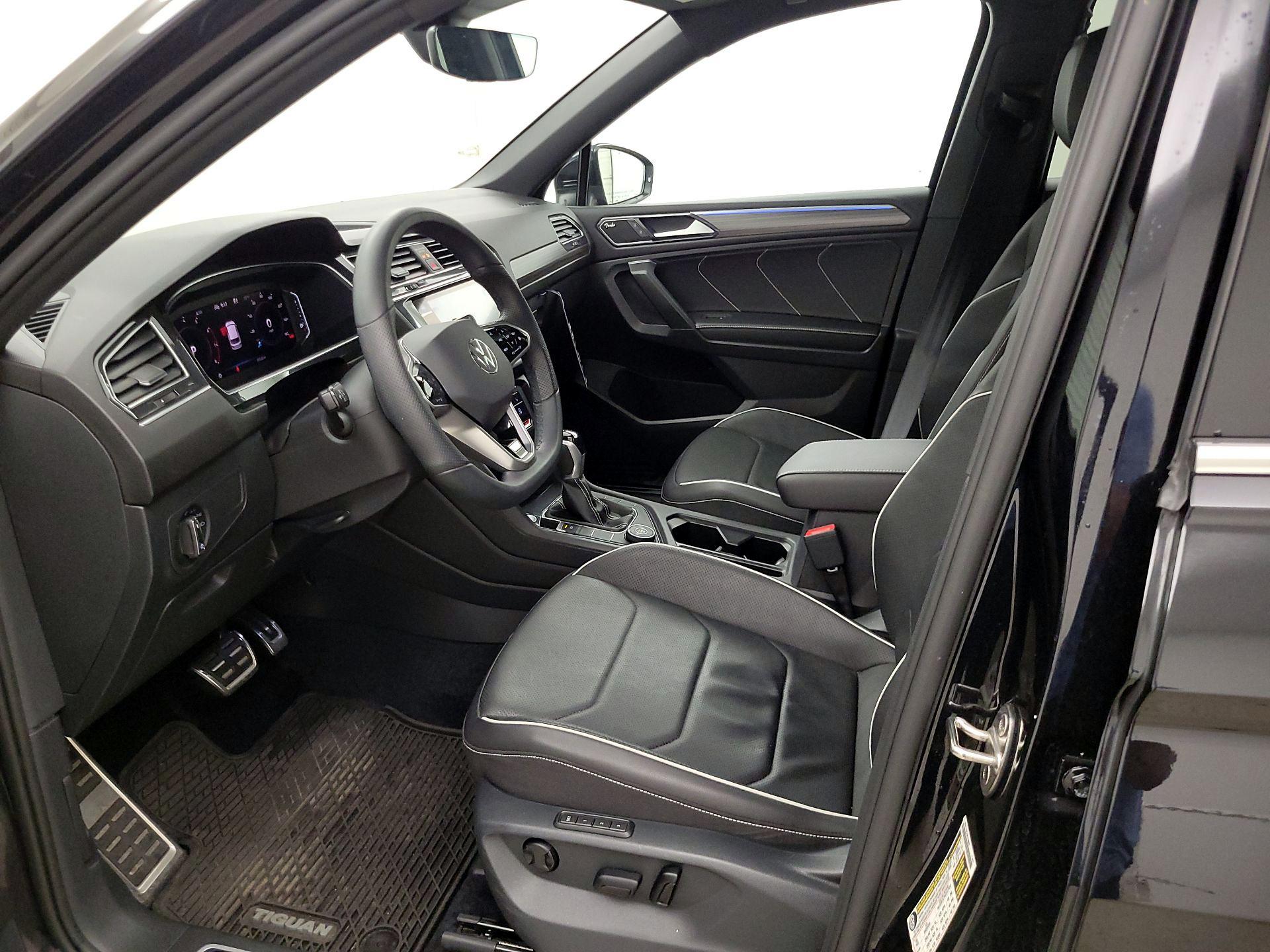 Thumbnail: 2022 Volkswagen Tiguan - 11