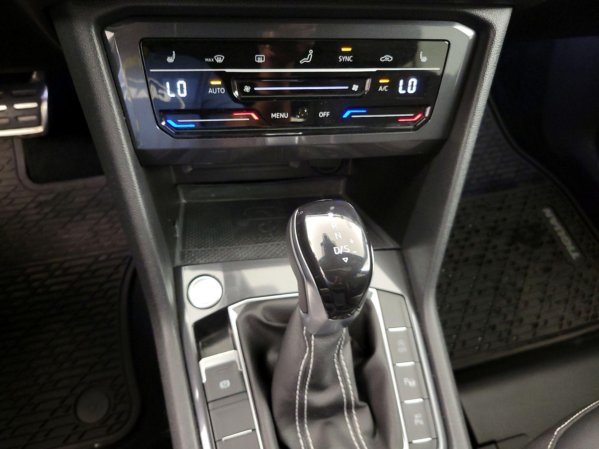 Thumbnail: 2022 Volkswagen Tiguan - 16