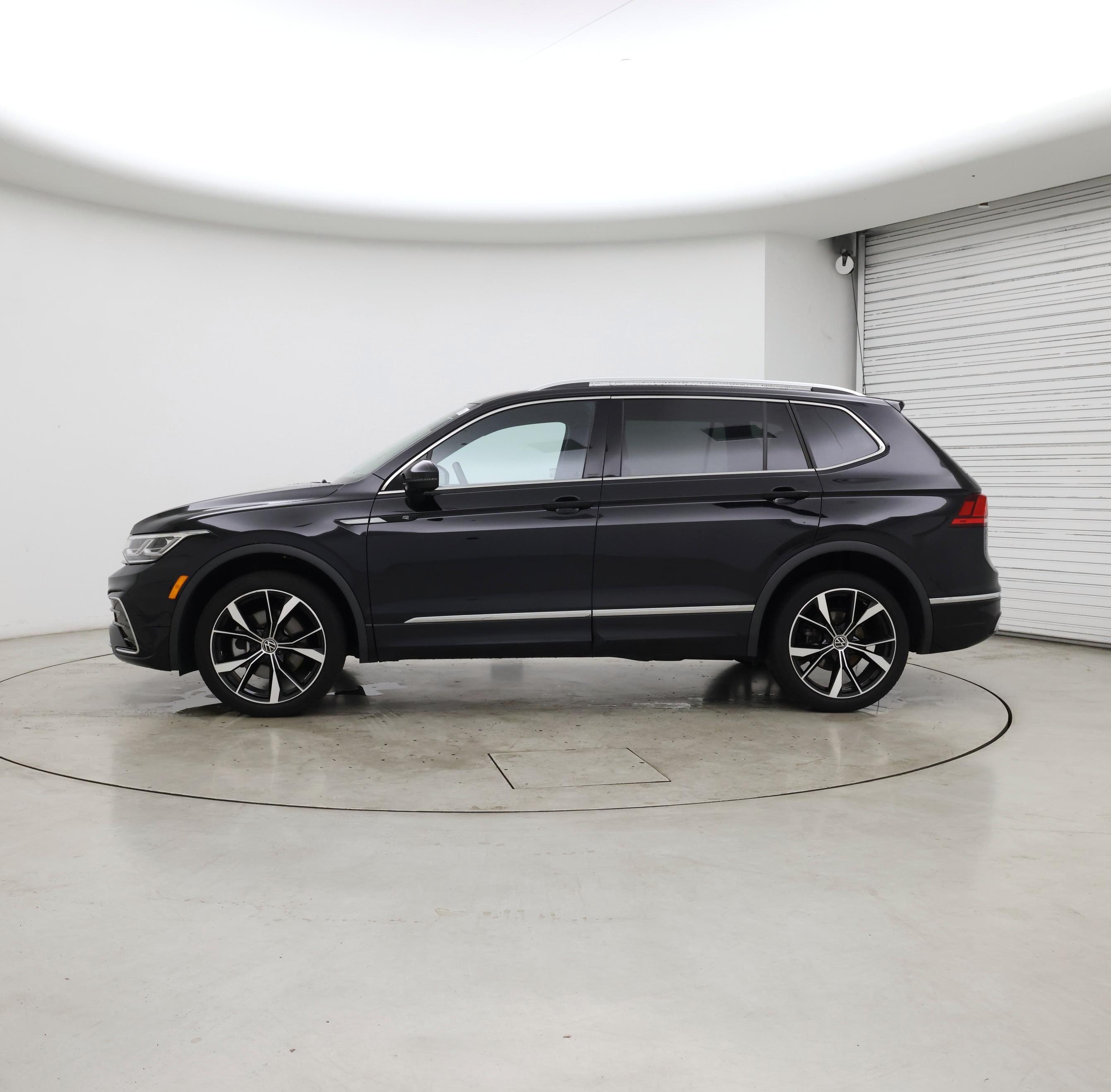 Thumbnail: 2022 Volkswagen Tiguan - 3