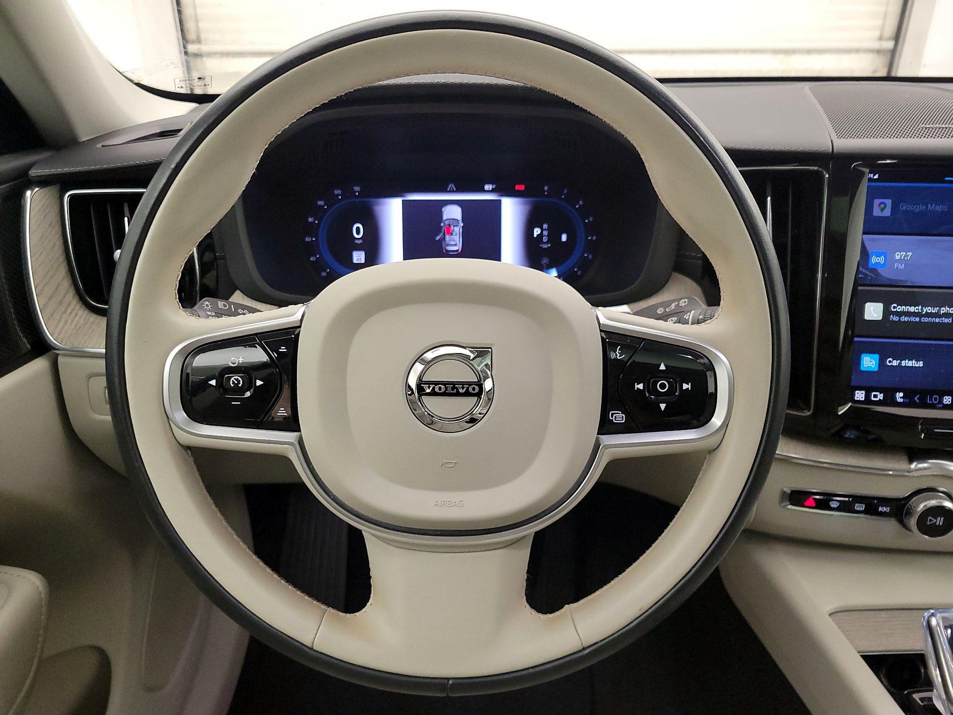Thumbnail: 2022 Volvo XC60 - 10