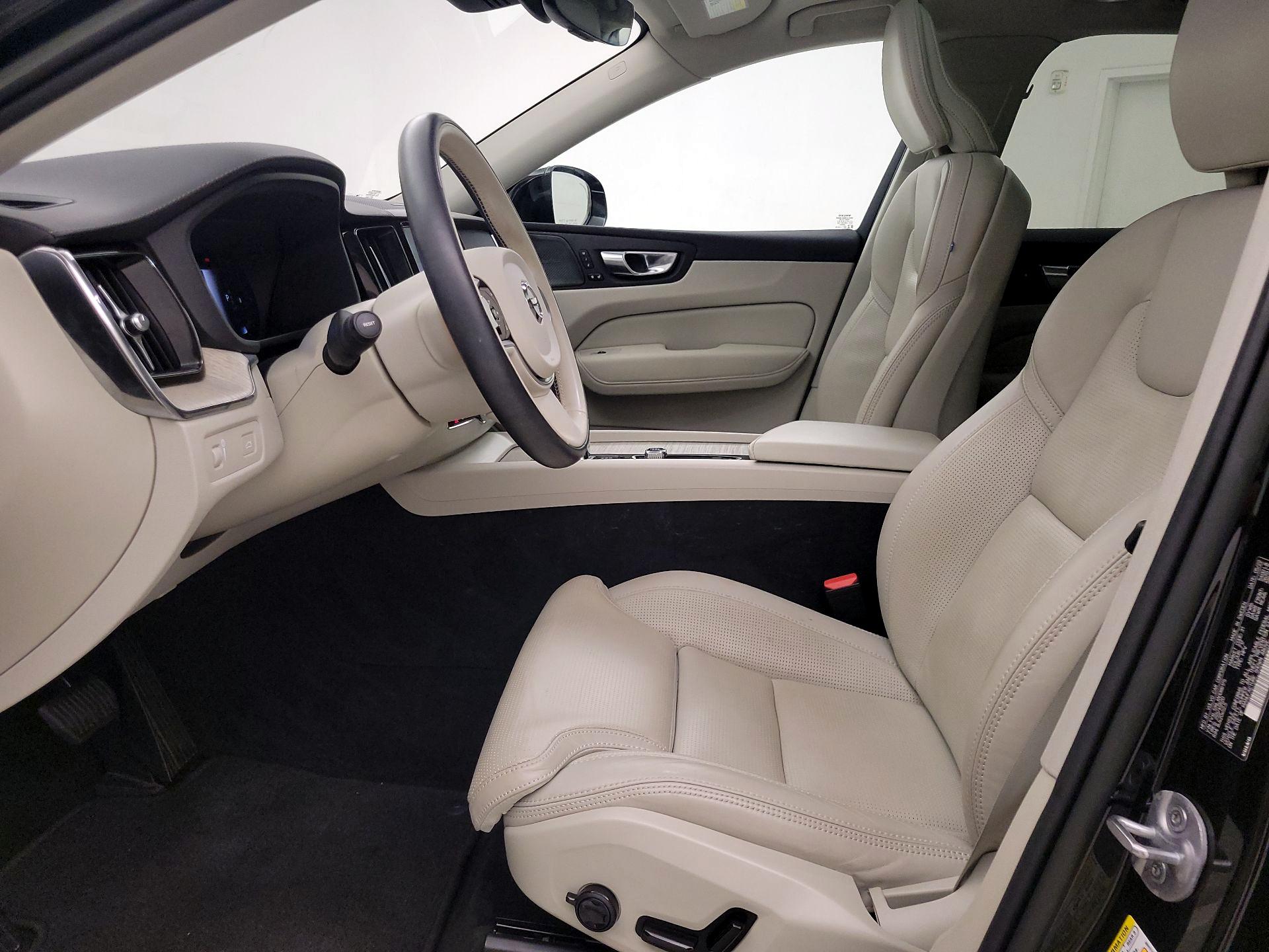 Thumbnail: 2022 Volvo XC60 - 11