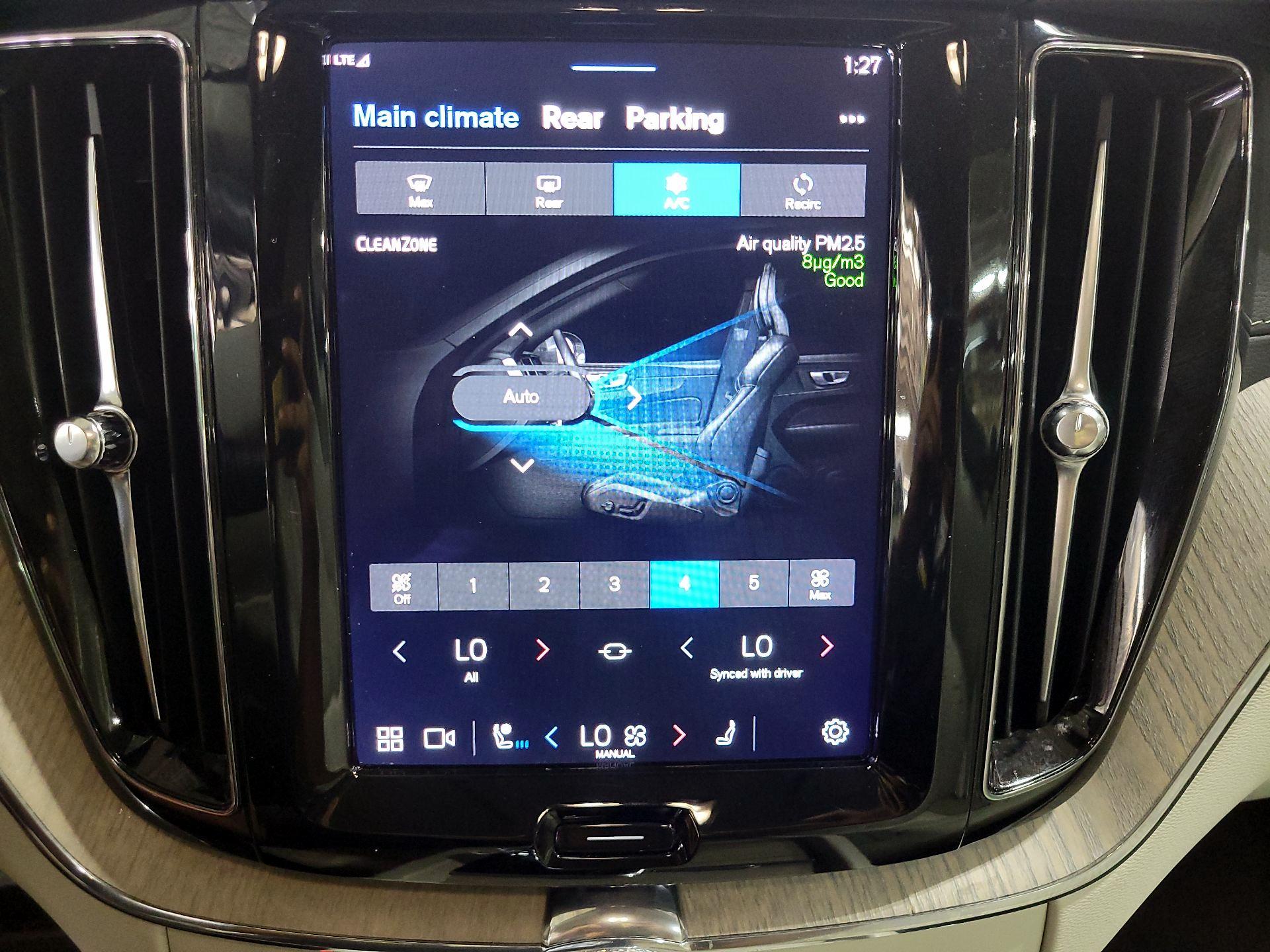 Thumbnail: 2022 Volvo XC60 - 16
