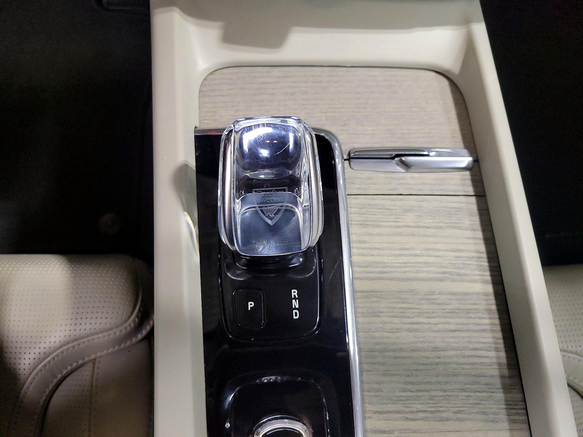 Thumbnail: 2022 Volvo XC60 - 17