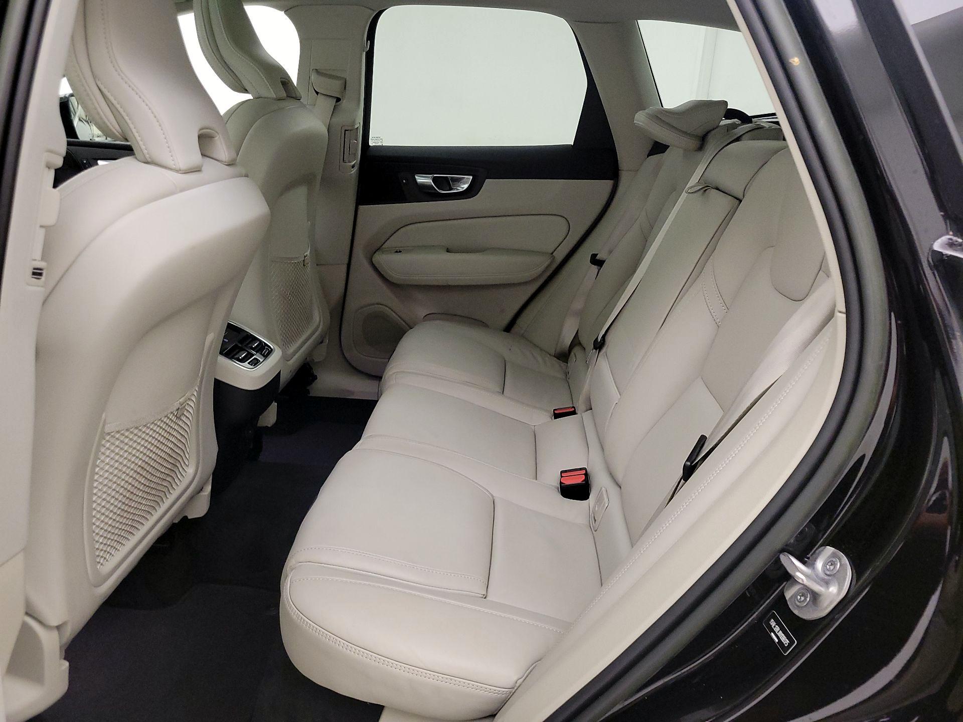 Thumbnail: 2022 Volvo XC60 - 20