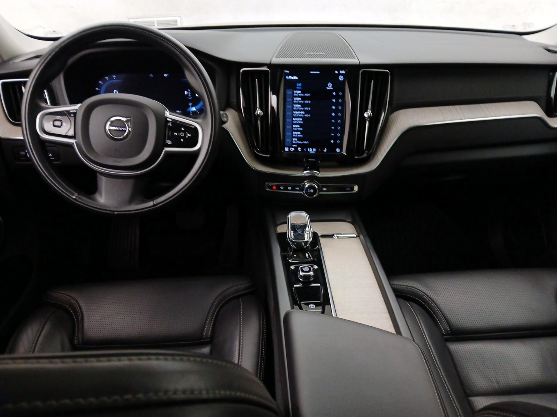 Thumbnail: 2022 Volvo XC60 - 9