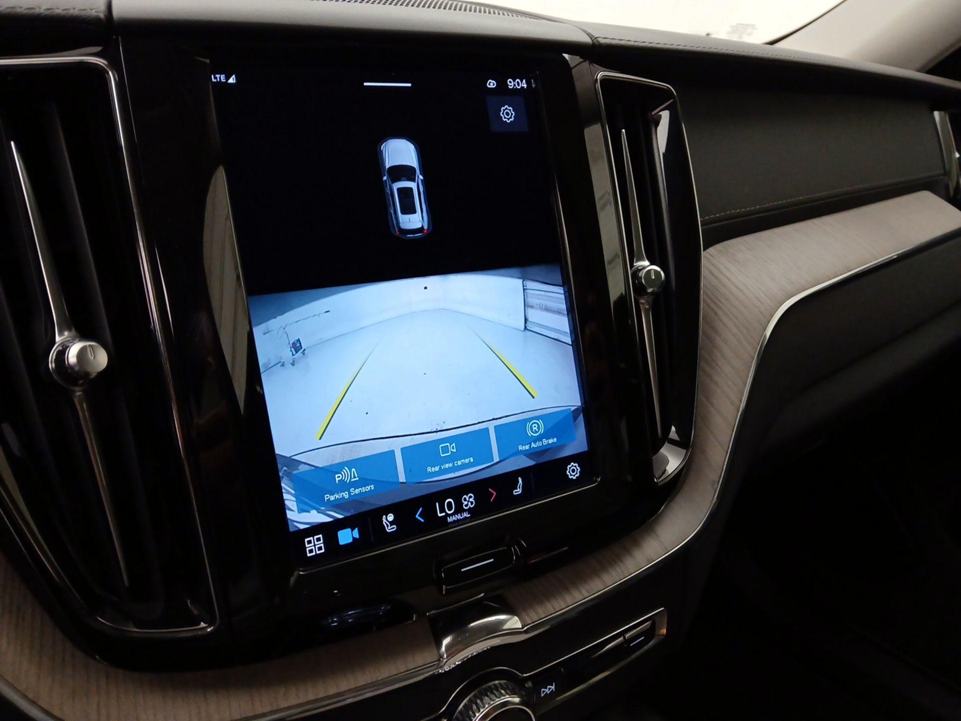 Thumbnail: 2022 Volvo XC60 - 14