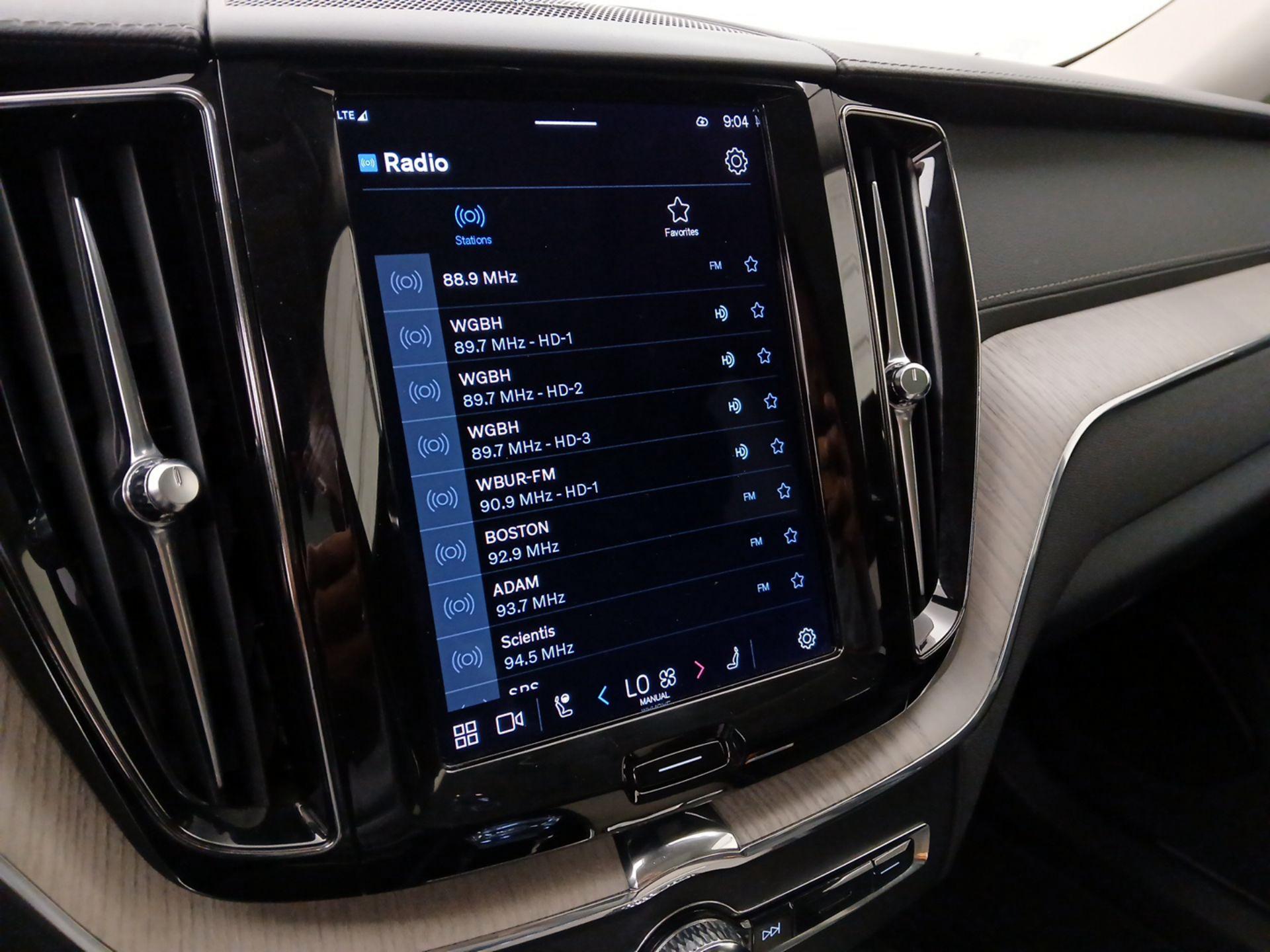 Thumbnail: 2022 Volvo XC60 - 15