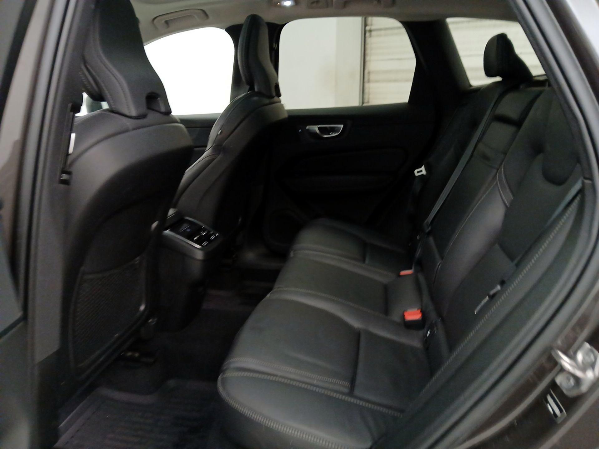 Thumbnail: 2022 Volvo XC60 - 20