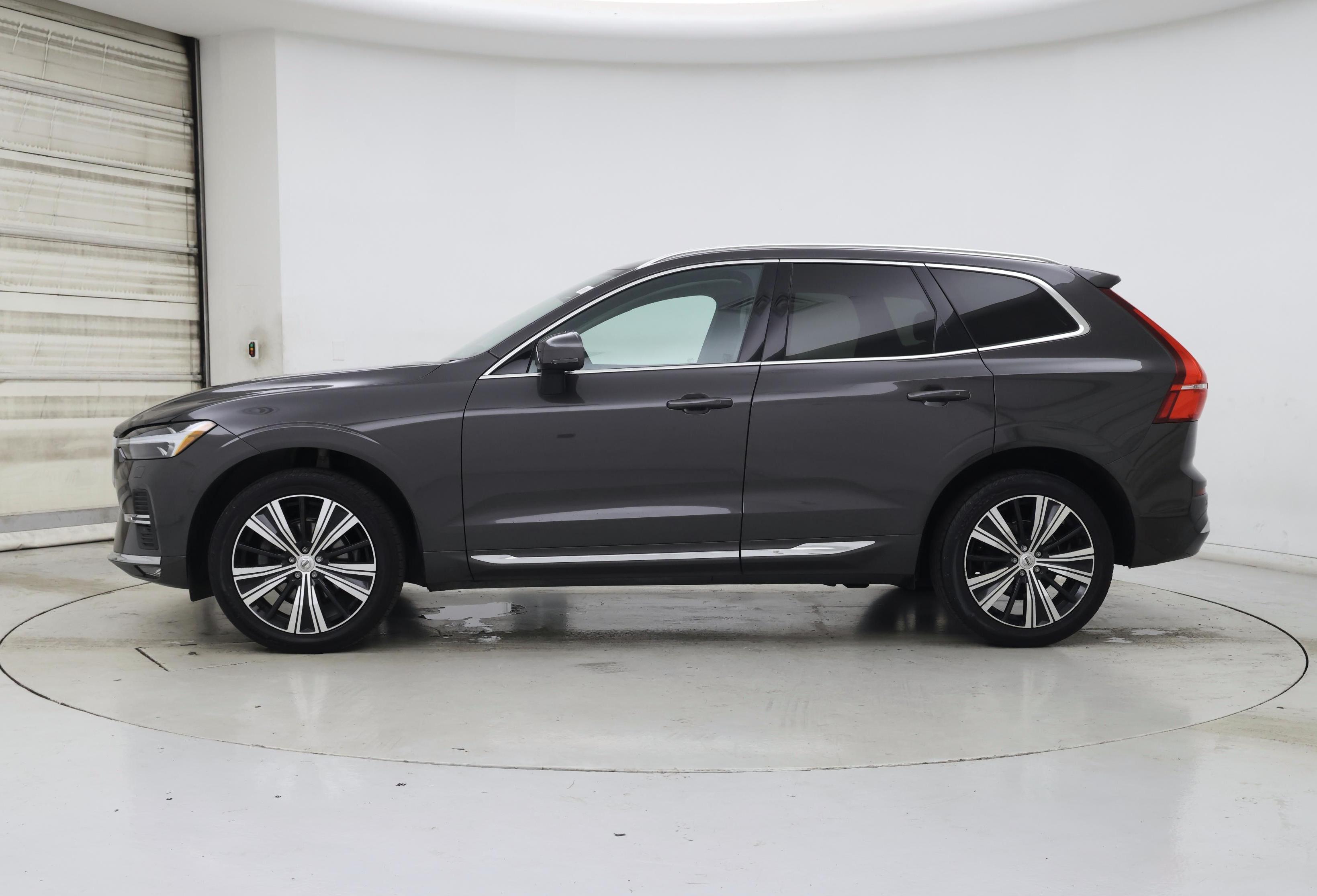 Thumbnail: 2022 Volvo XC60 - 3