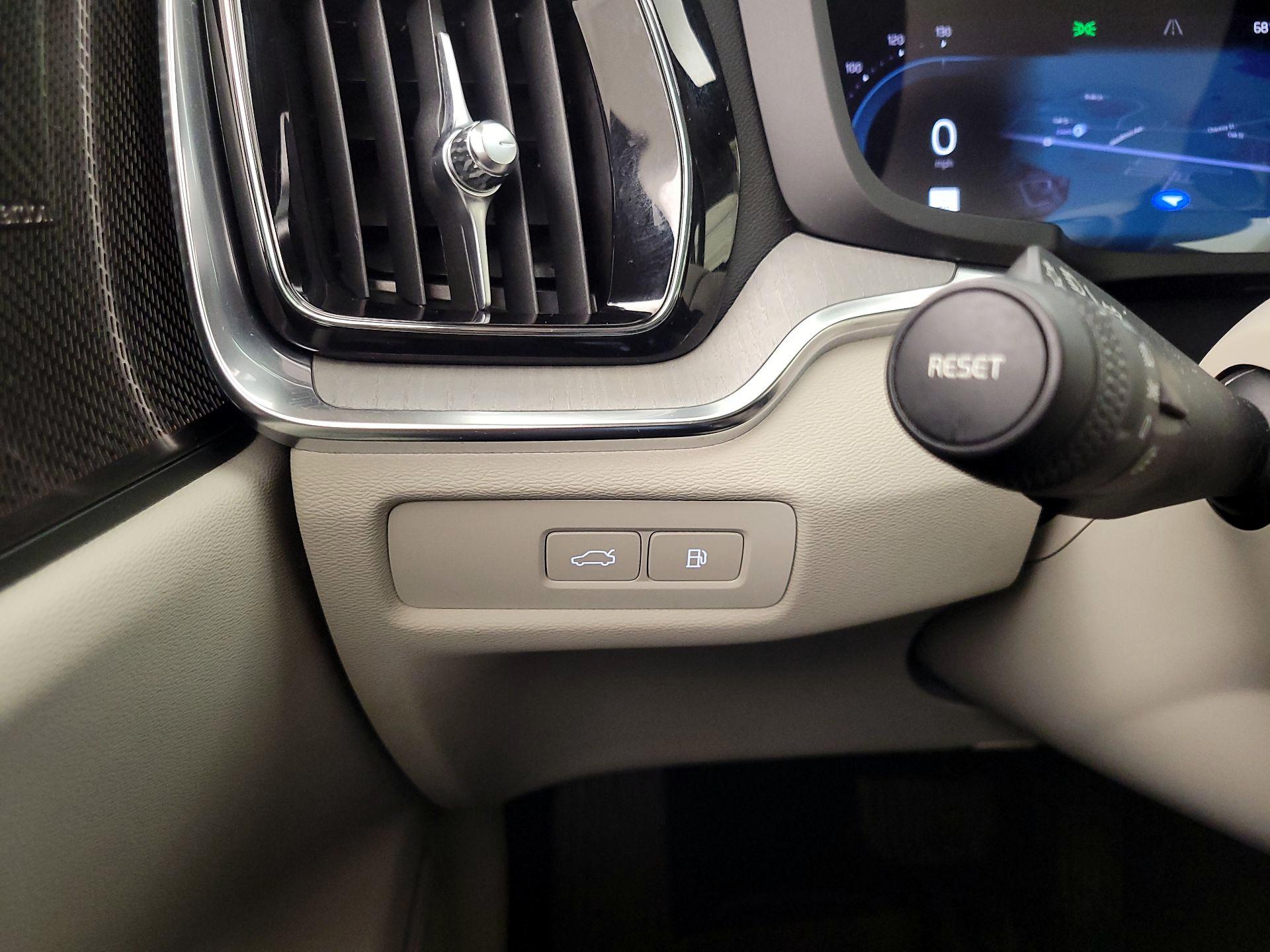 Thumbnail: 2024 Volvo S60 - 13