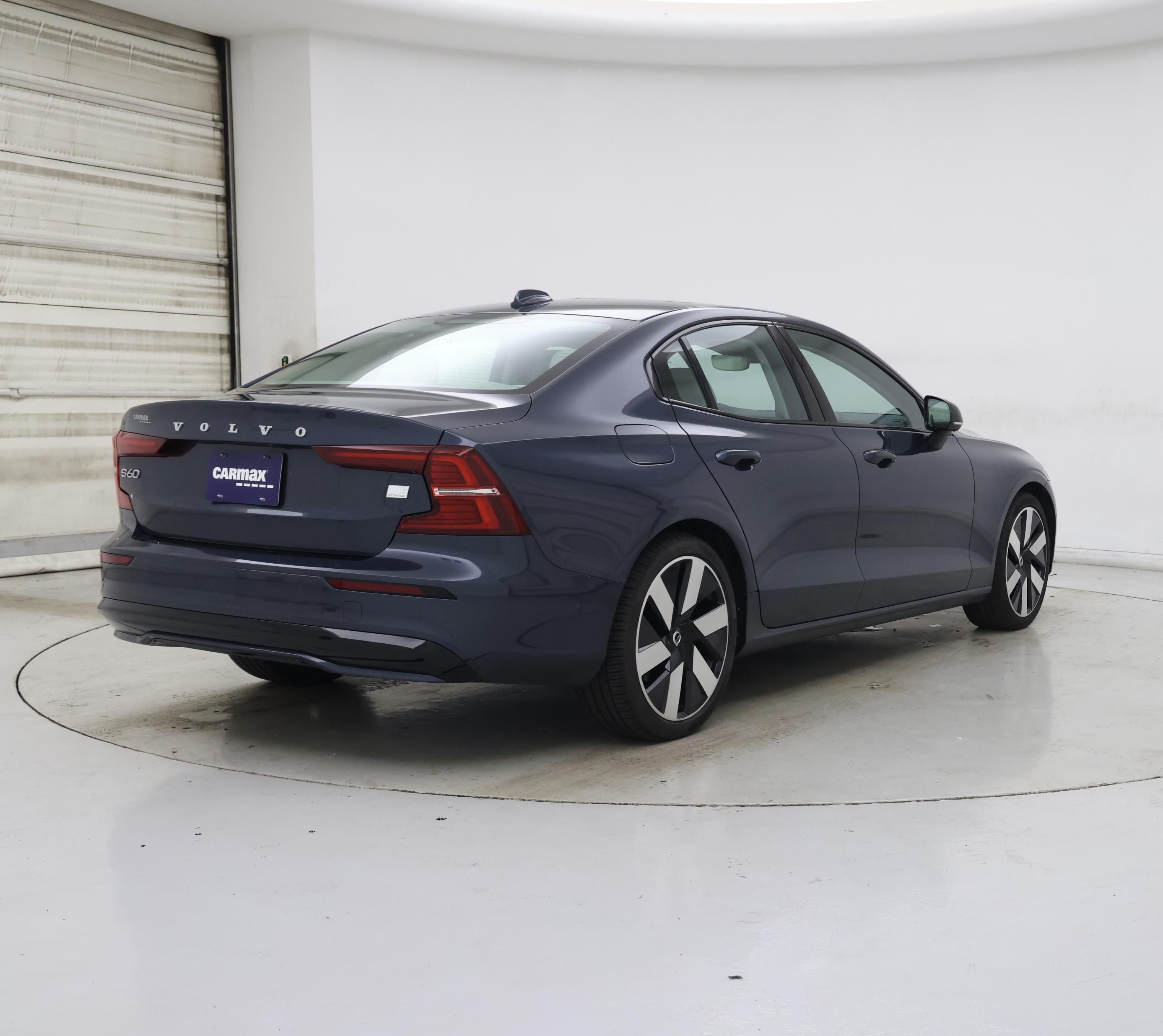 Thumbnail: 2024 Volvo S60 - 8