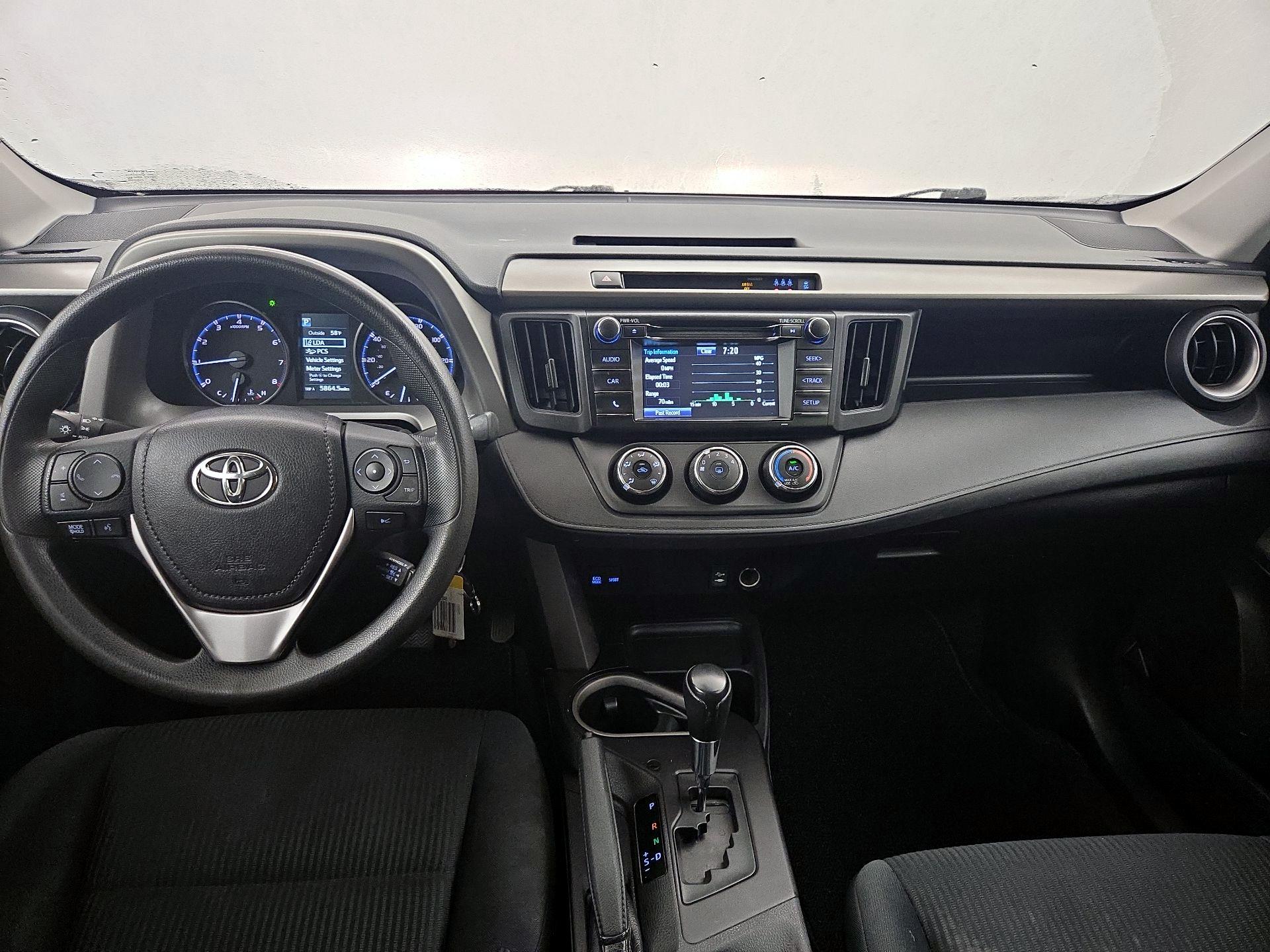 Thumbnail: 2017 Toyota RAV4 - 9