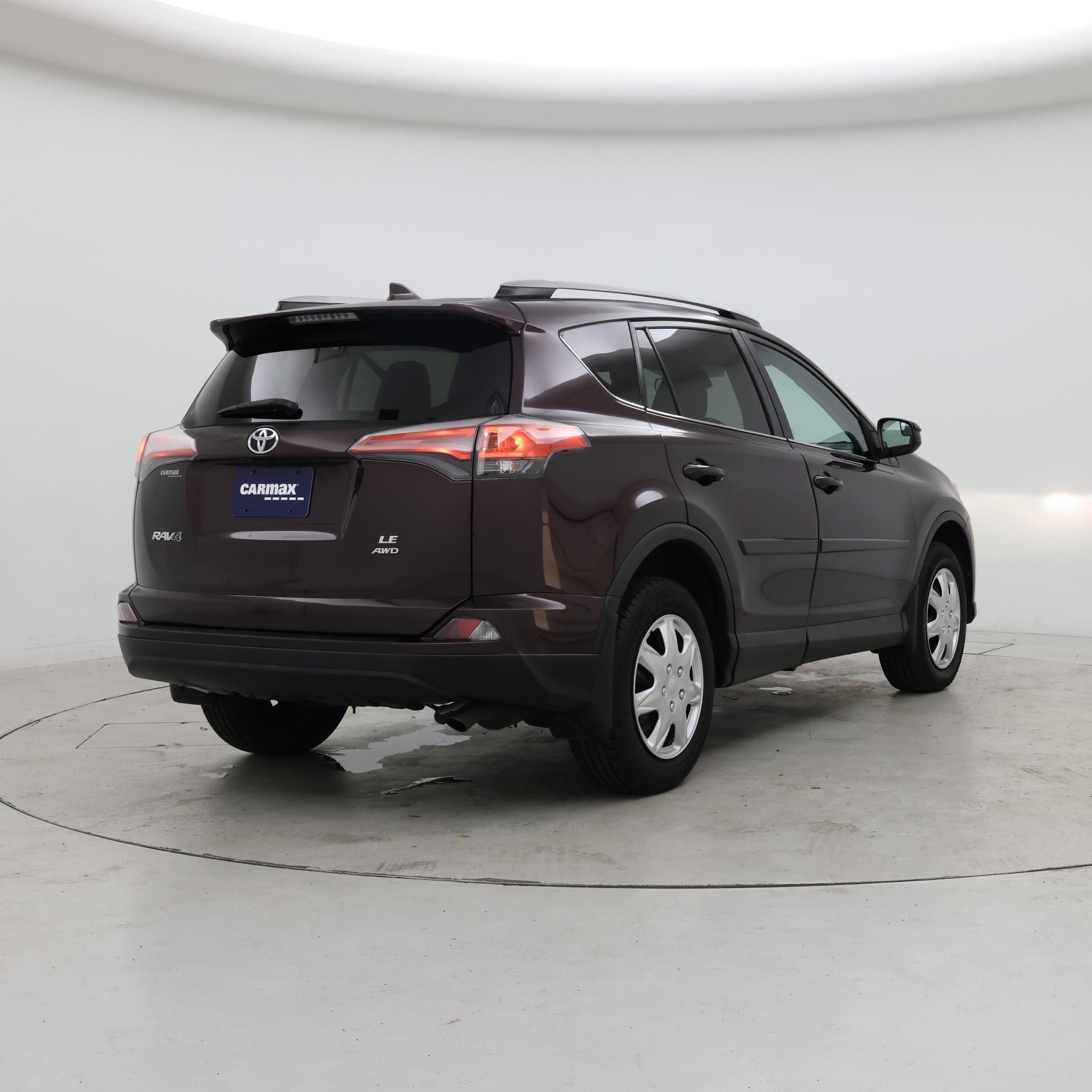 Thumbnail: 2017 Toyota RAV4 - 8
