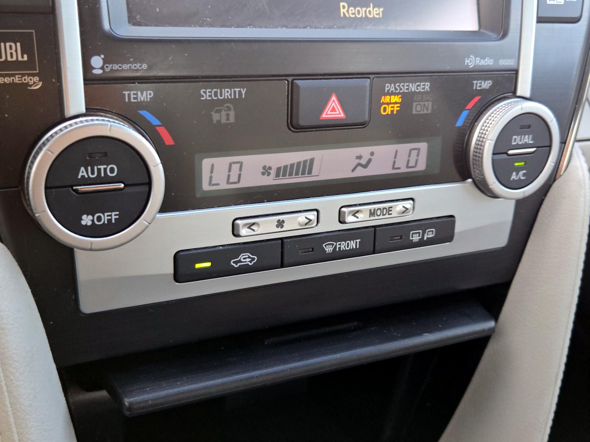 Thumbnail: 2014 Toyota Camry - 16
